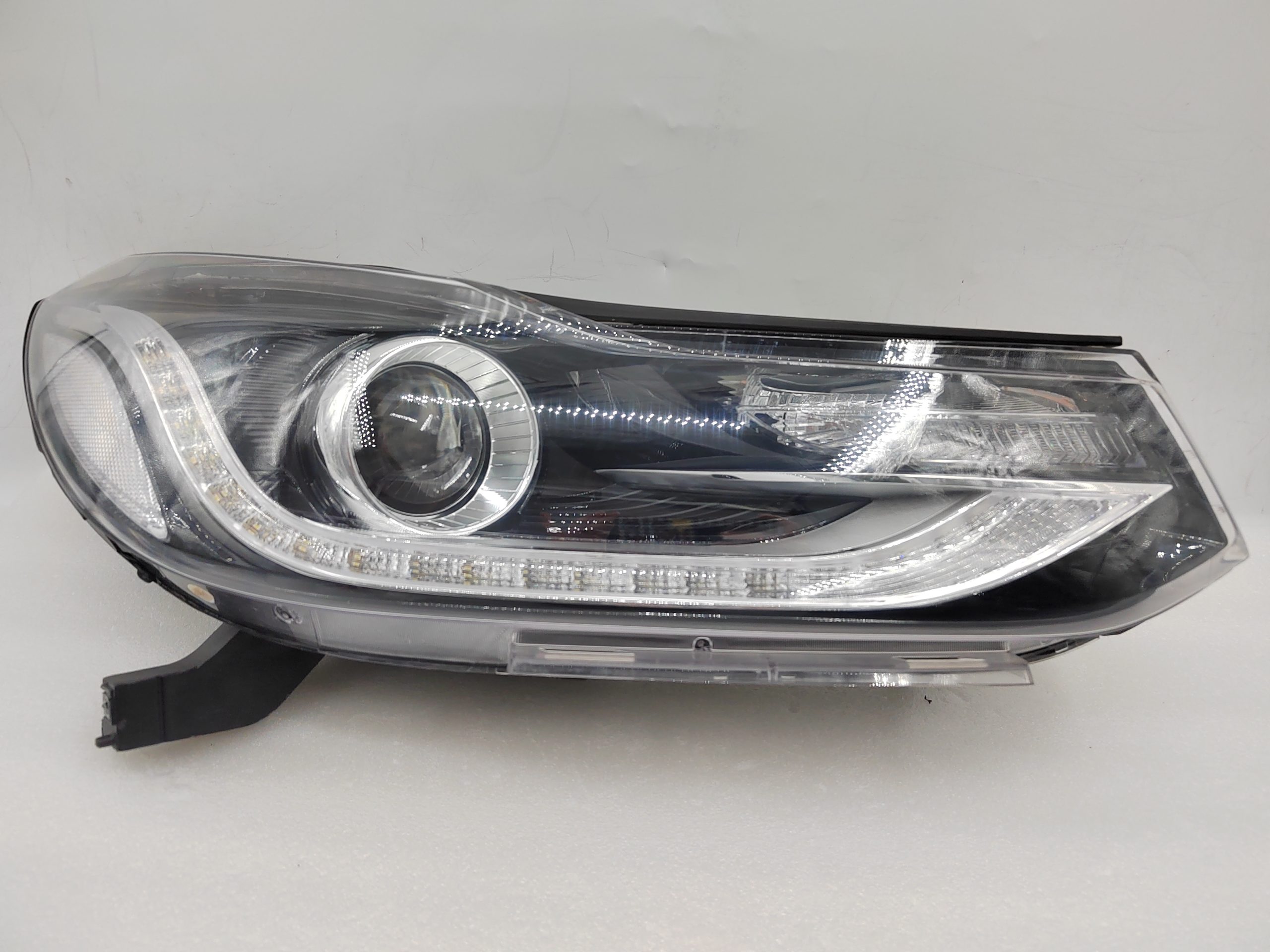 HOLDEN TRAX 2017-2023 HALOGEN R.H.S HEADLIGHT ASSEMBLY