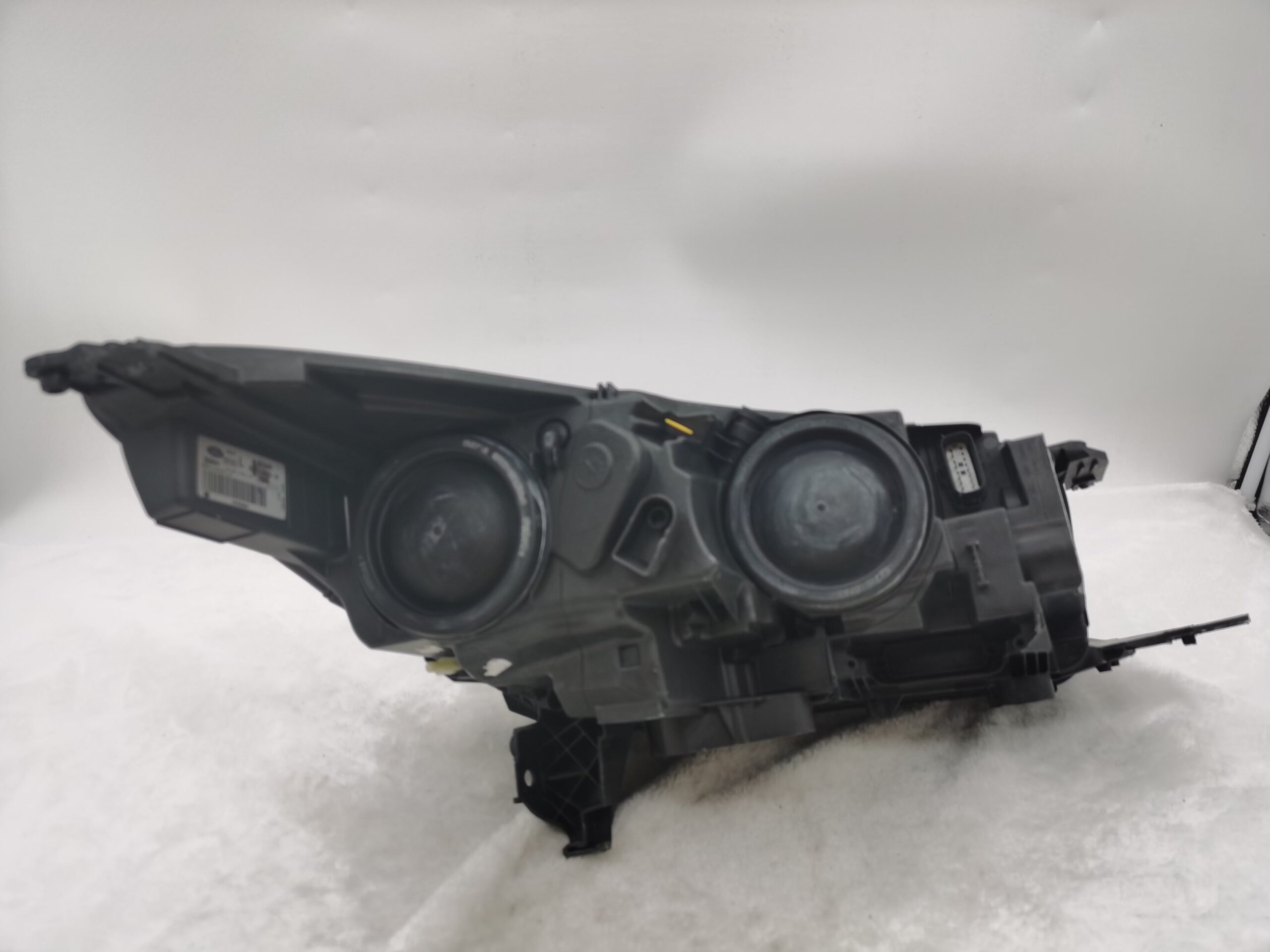 Passenger Side Headlight For 2017-2019 Ford Escape – Halogen, Chrome Housing, No DRL (BER366630)