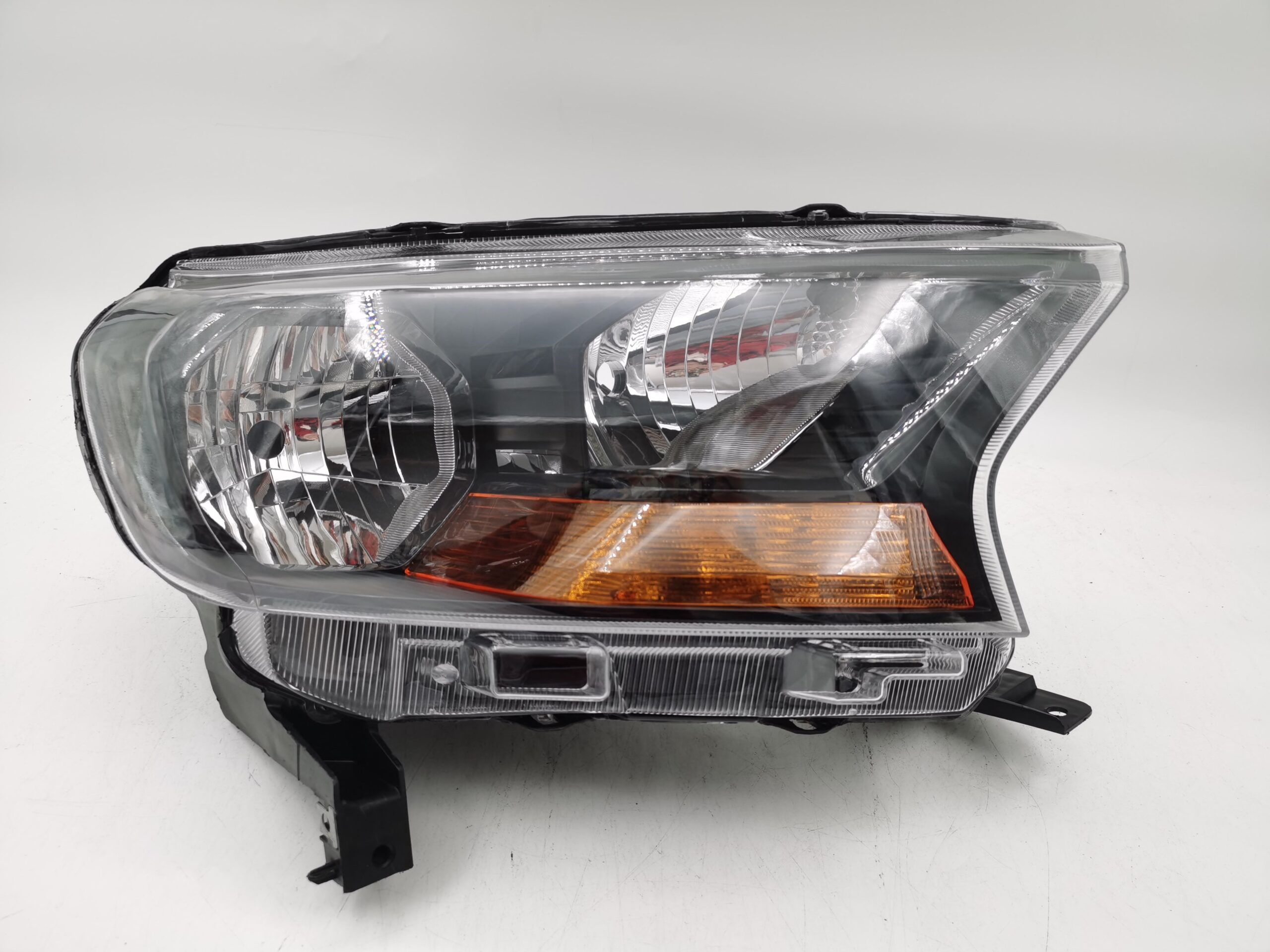 Ford EVEREST RANGER 2015-2019 HALOGEN R.H.S HEADLIGHT ASSEMBLY
