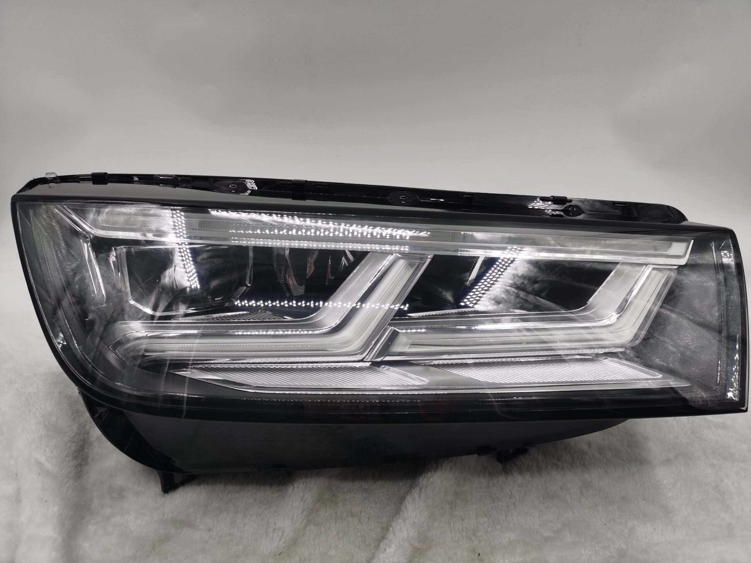 AUDI Headlights Reconditioned Refurbished Aftermarket Headlight 