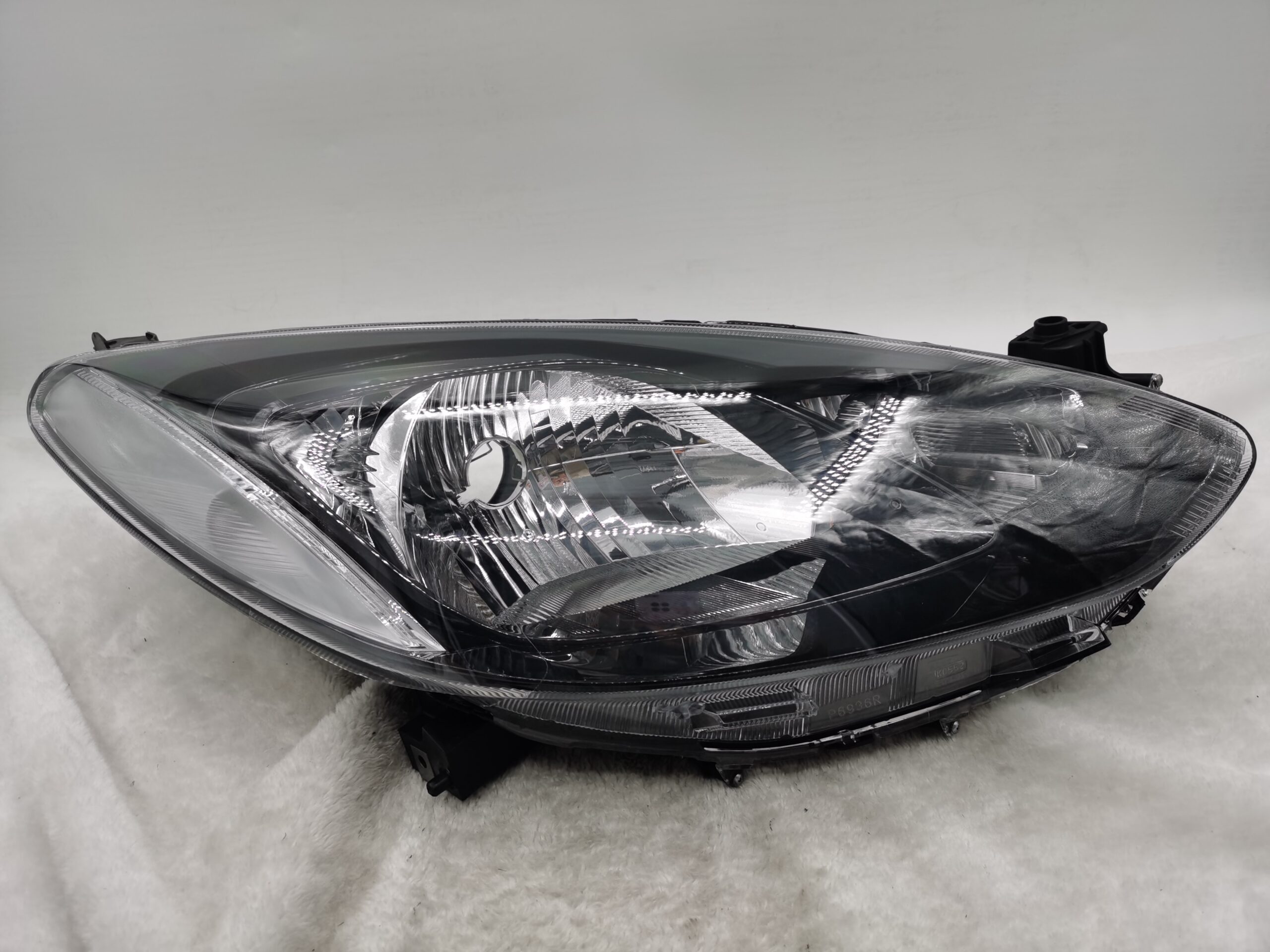 MAZDA 2 2007-2013 HALOGEN R.H.S HEADLIGHT ASSEMBLY