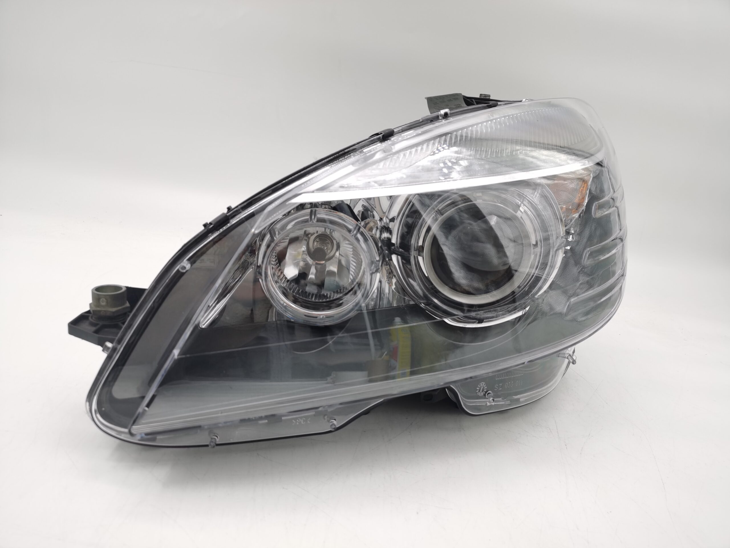 Ultimate Components Headlights For Mercedes C-Class W204 Saloon (2007-2011) – Pair (L&R)