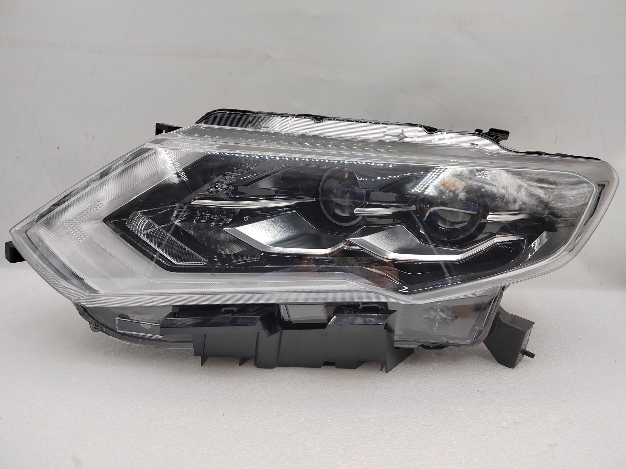 NISSAN X-TRAIL T32 2017-2019 LED L.H.S HEADLIGHT ASSEMBLY