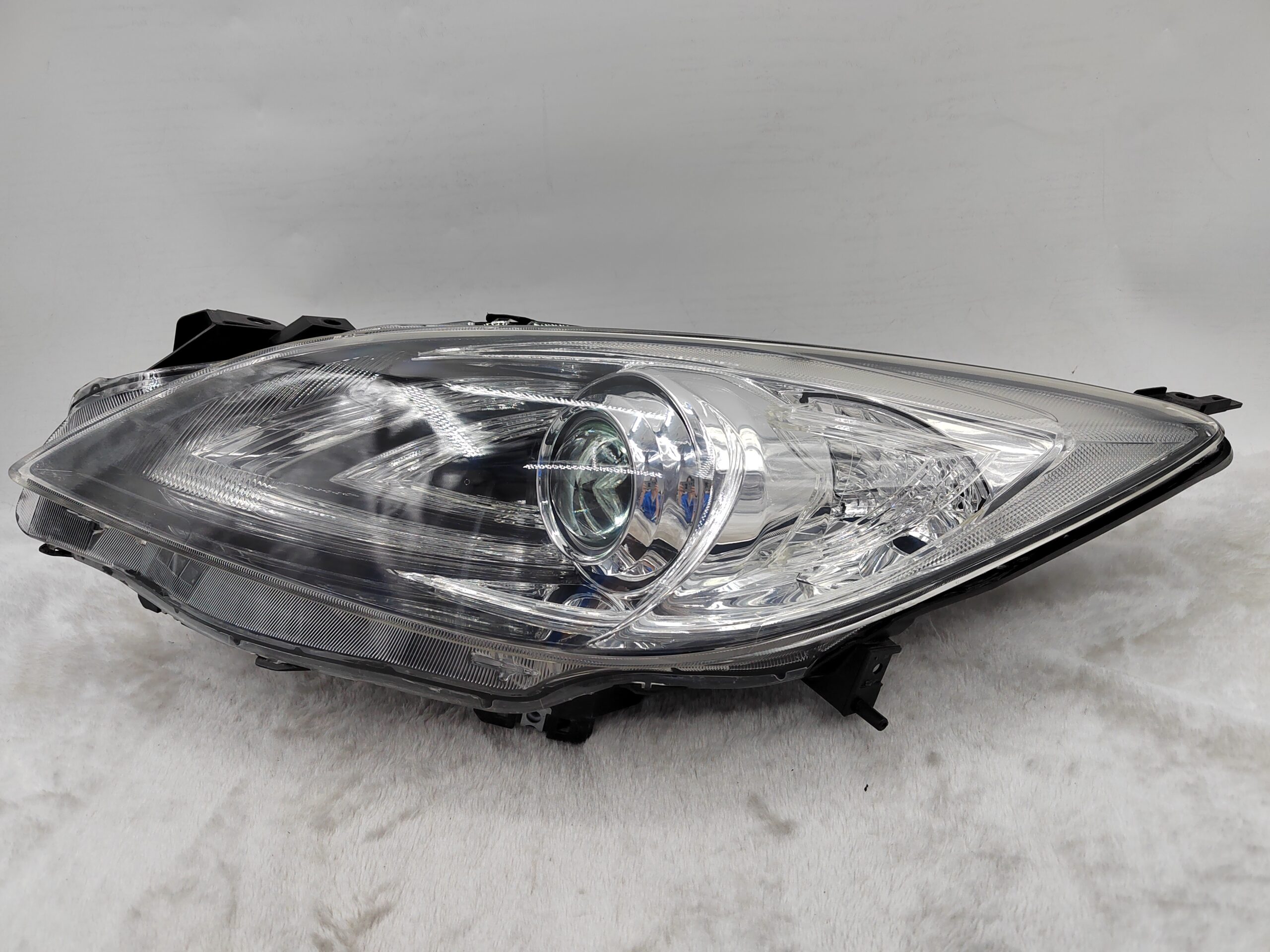 thumbnail image 2 of Headlight Set Left & Right For Mazda 3 & 3 Sport 2010-2013 – Chrome With Amber – Halogen 2 of 4