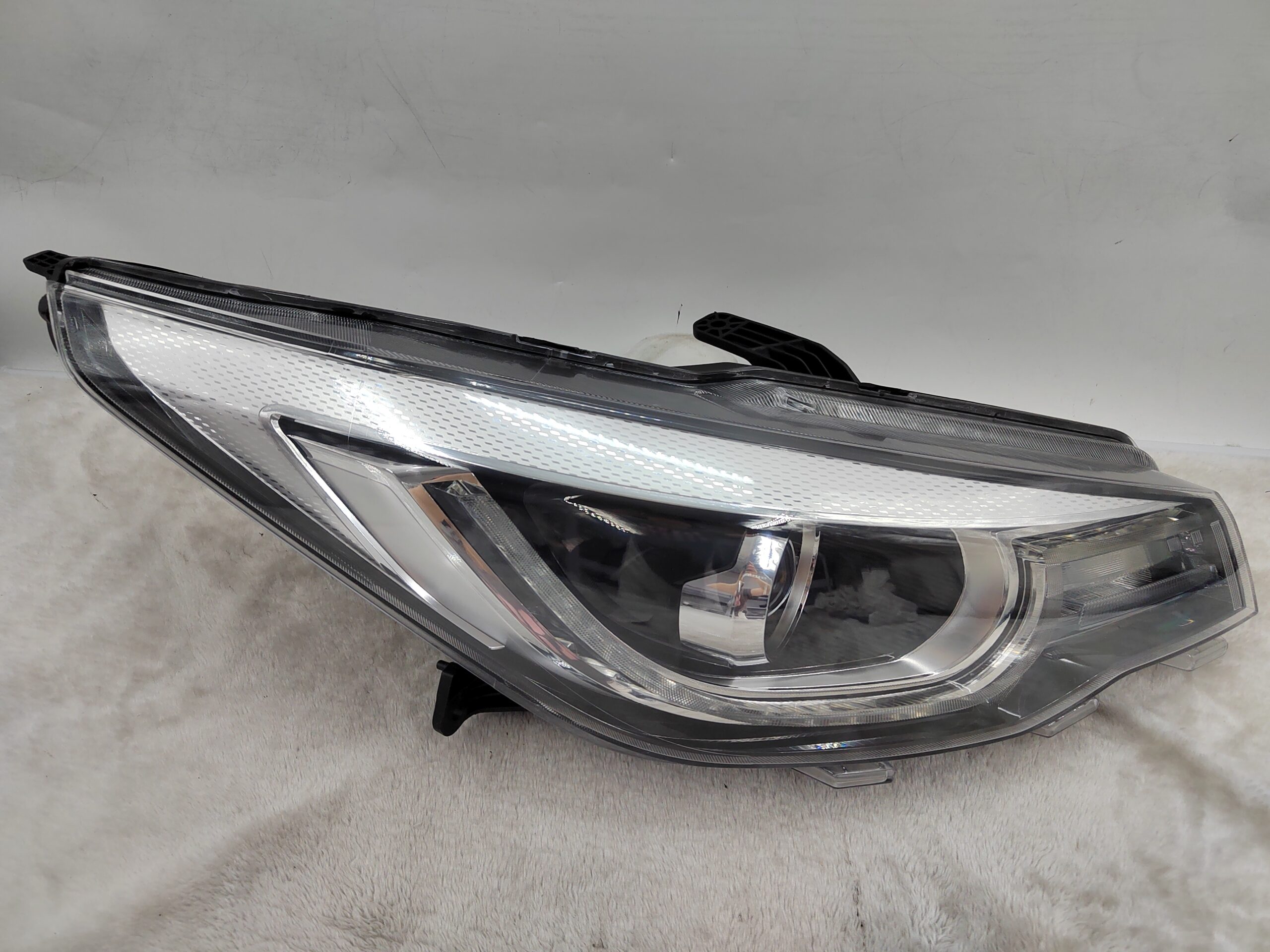 7 Inch Round Halogen Headlights – Fits Morris, MG, Ford, Austin, Jaguar, Leyland – NEOLITE EC1007