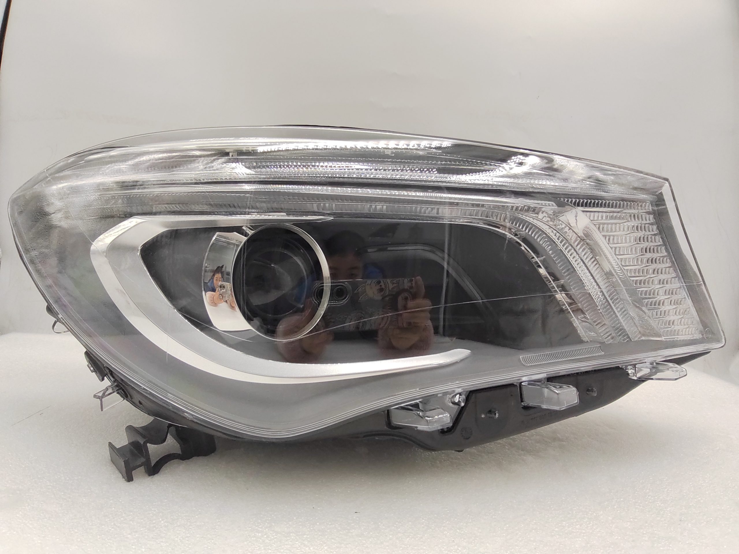 MERCEDES-BENZ CLA-CLASS W117 CLA250 2012-2015 XENON R.H.S HEADLIGHT ASSEMBLY