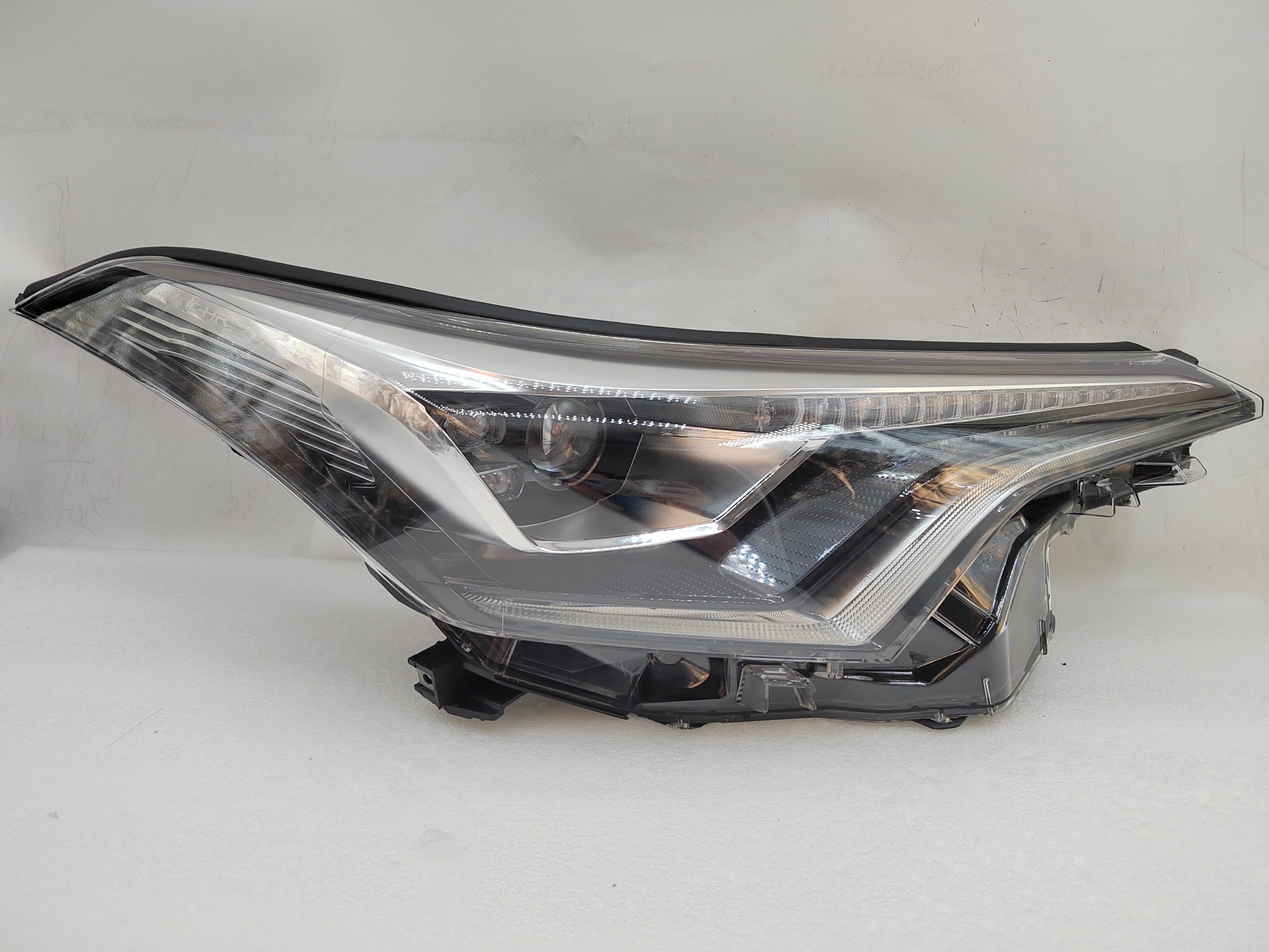 TOYOTA C-HR 2016-2019 LED R.H.S HEADLIGHT ASSEMBLY