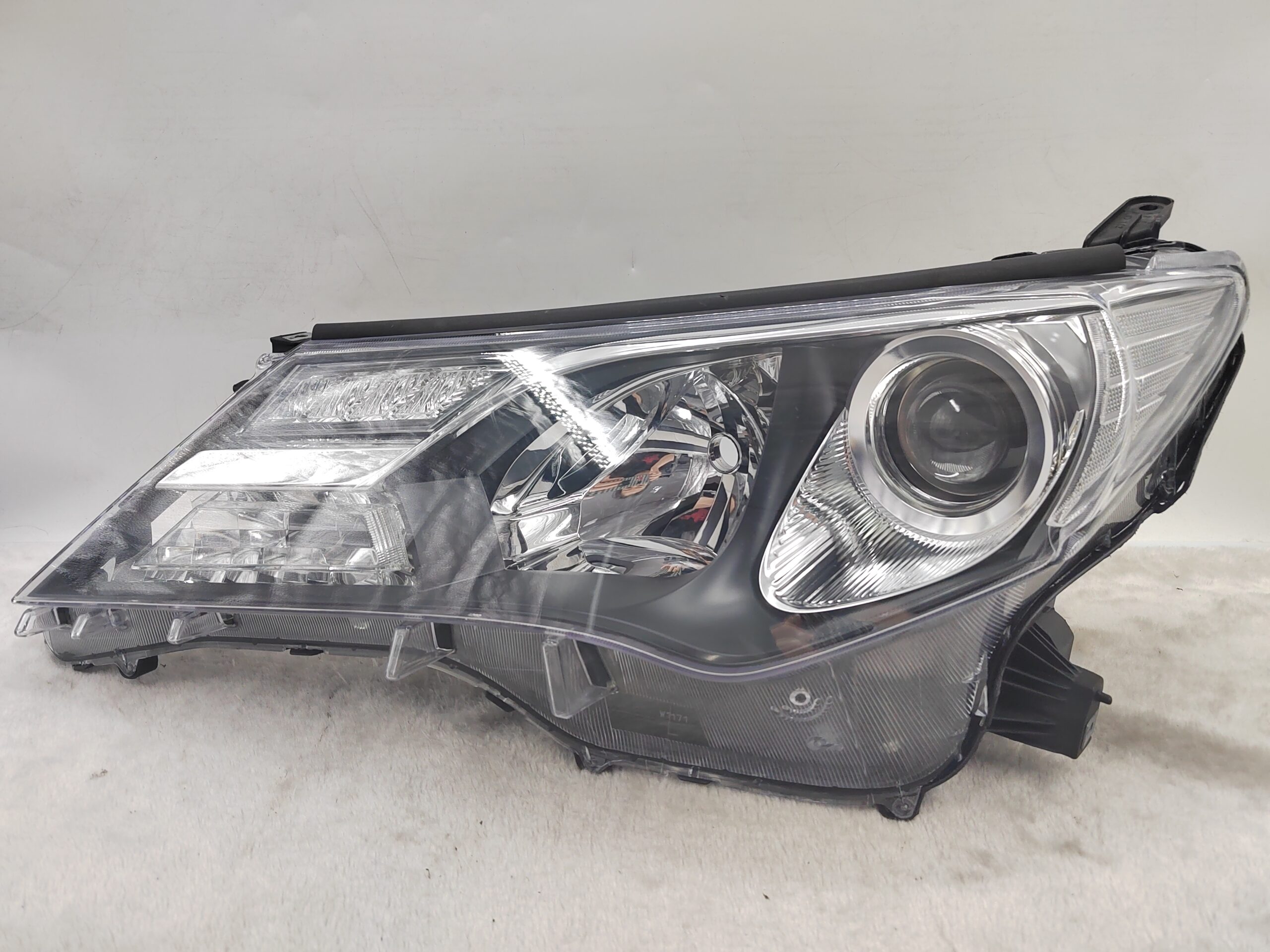 TOYOTA RAV4 IV XA40 2013-2015 HALOGEN L.H.S HEADLIGHT ASSEMBLY