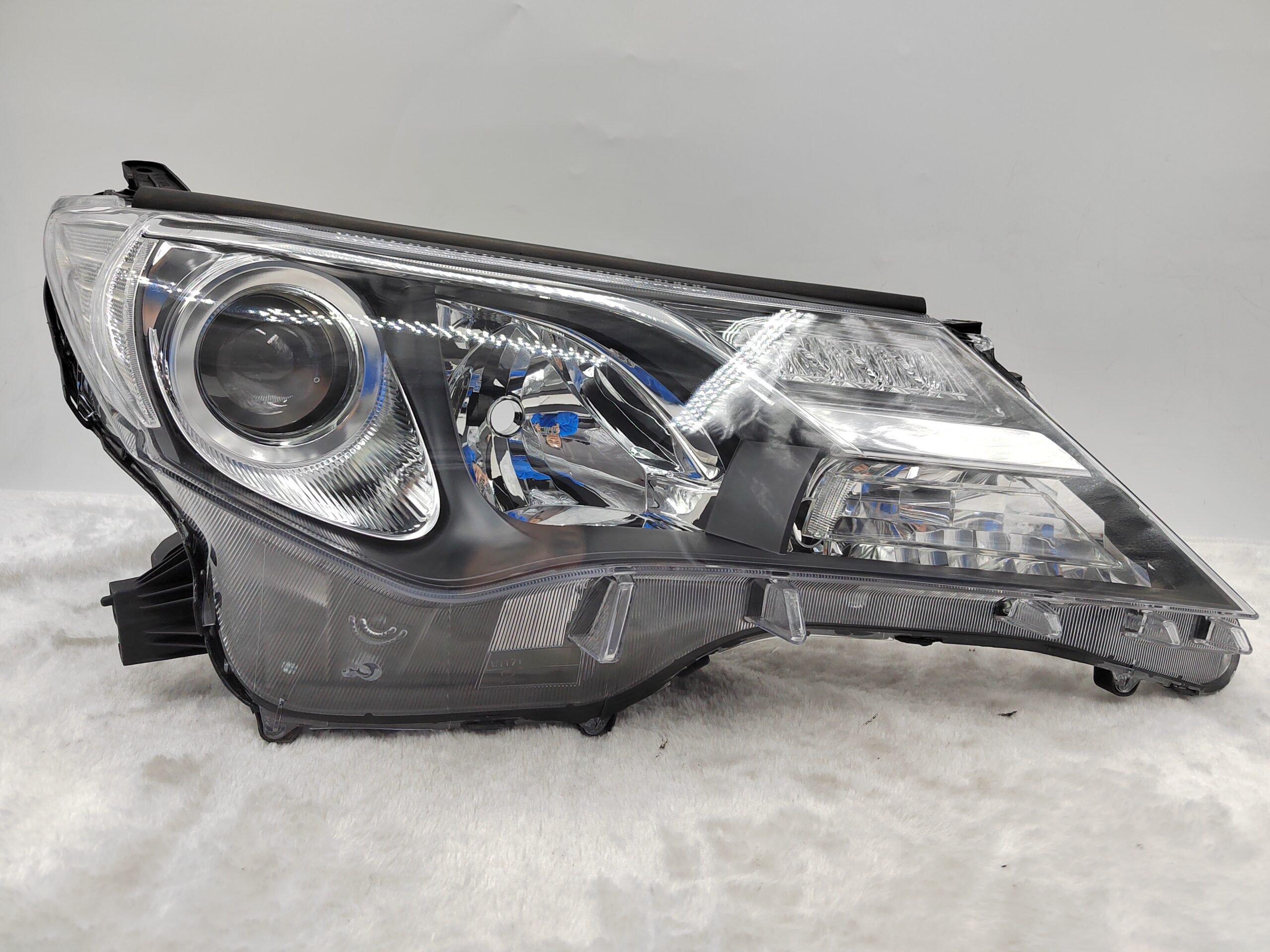 TOYOTA RAV4 IV XA40 2013-2015 HALOGEN R.H.S HEADLIGHT ASSEMBLY
