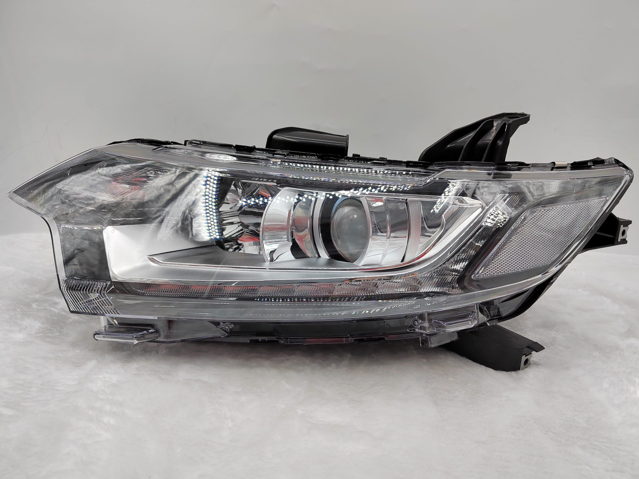 MITSUBISHI OUTLANDER 2016-2020 HALOGEN L.H.S HEADLIGHT ASSEMBLY