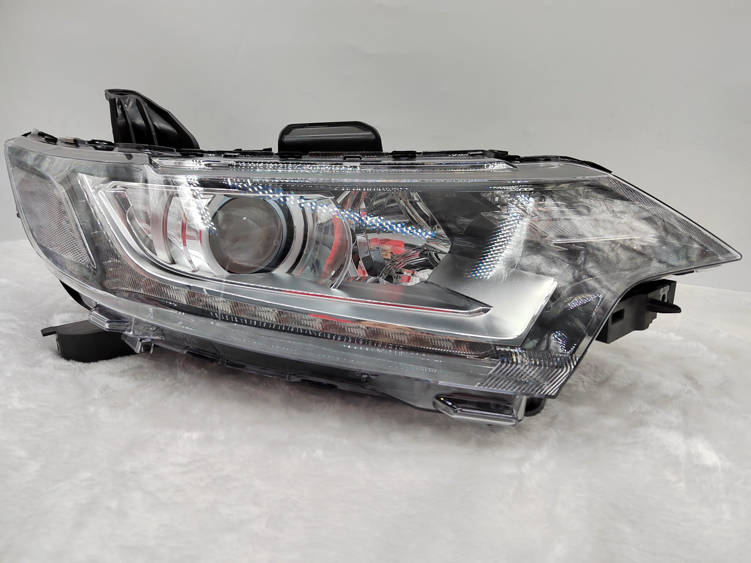 MITSUBISHI OUTLANDER 2016-2020 HALOGEN R.H.S HEADLIGHT ASSEMBLY