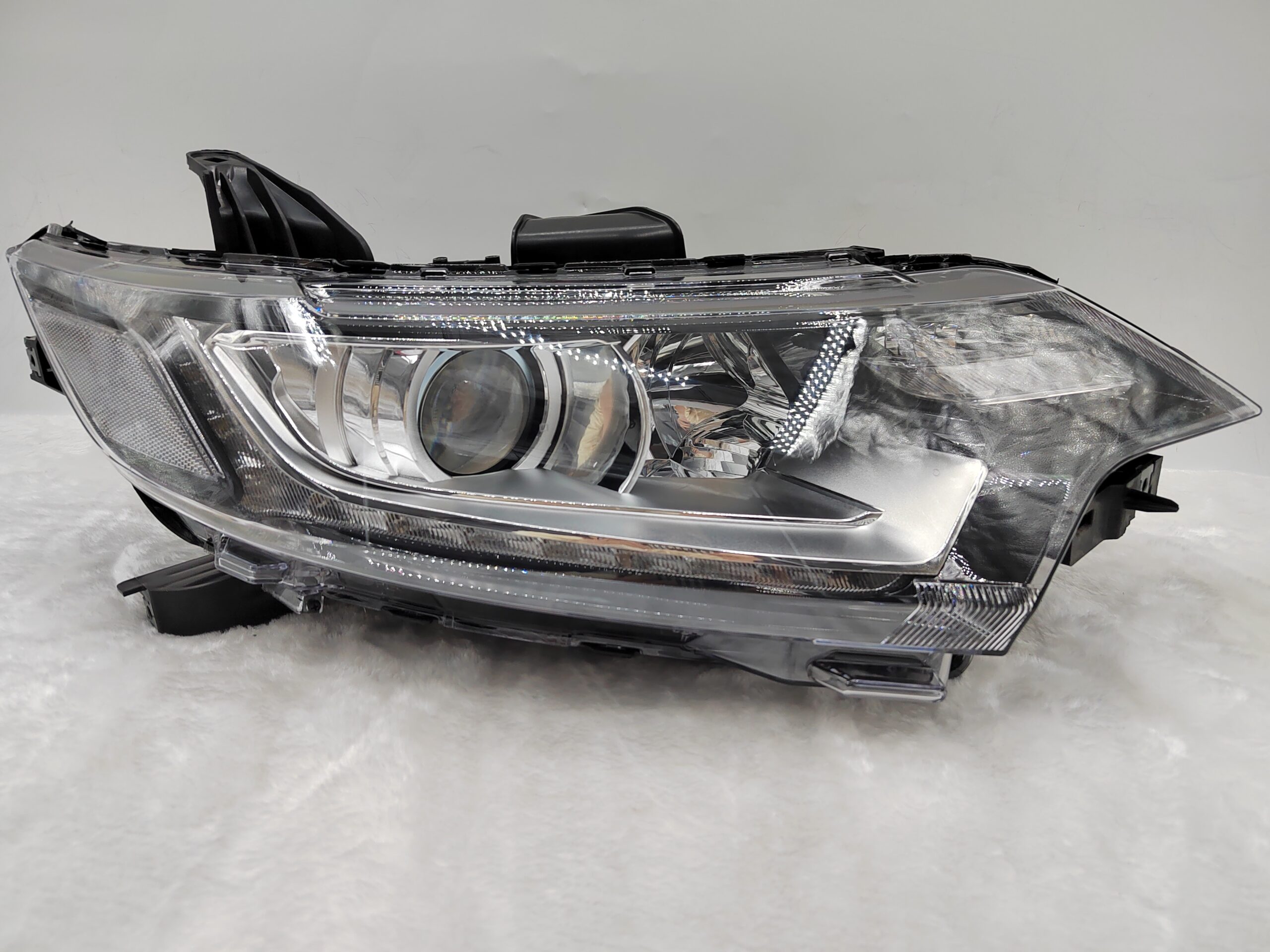 MITSUBISHI OUTLANDER 2016-2020 HALOGEN R.H.S HEADLIGHT ASSEMBLY