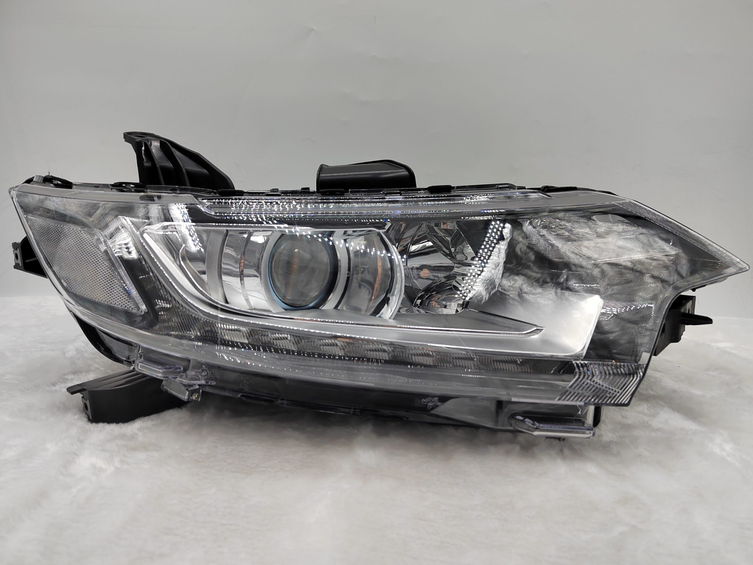MITSUBISHI OUTLANDER 2016-2020 HALOGEN R.H.S HEADLIGHT ASSEMBLY