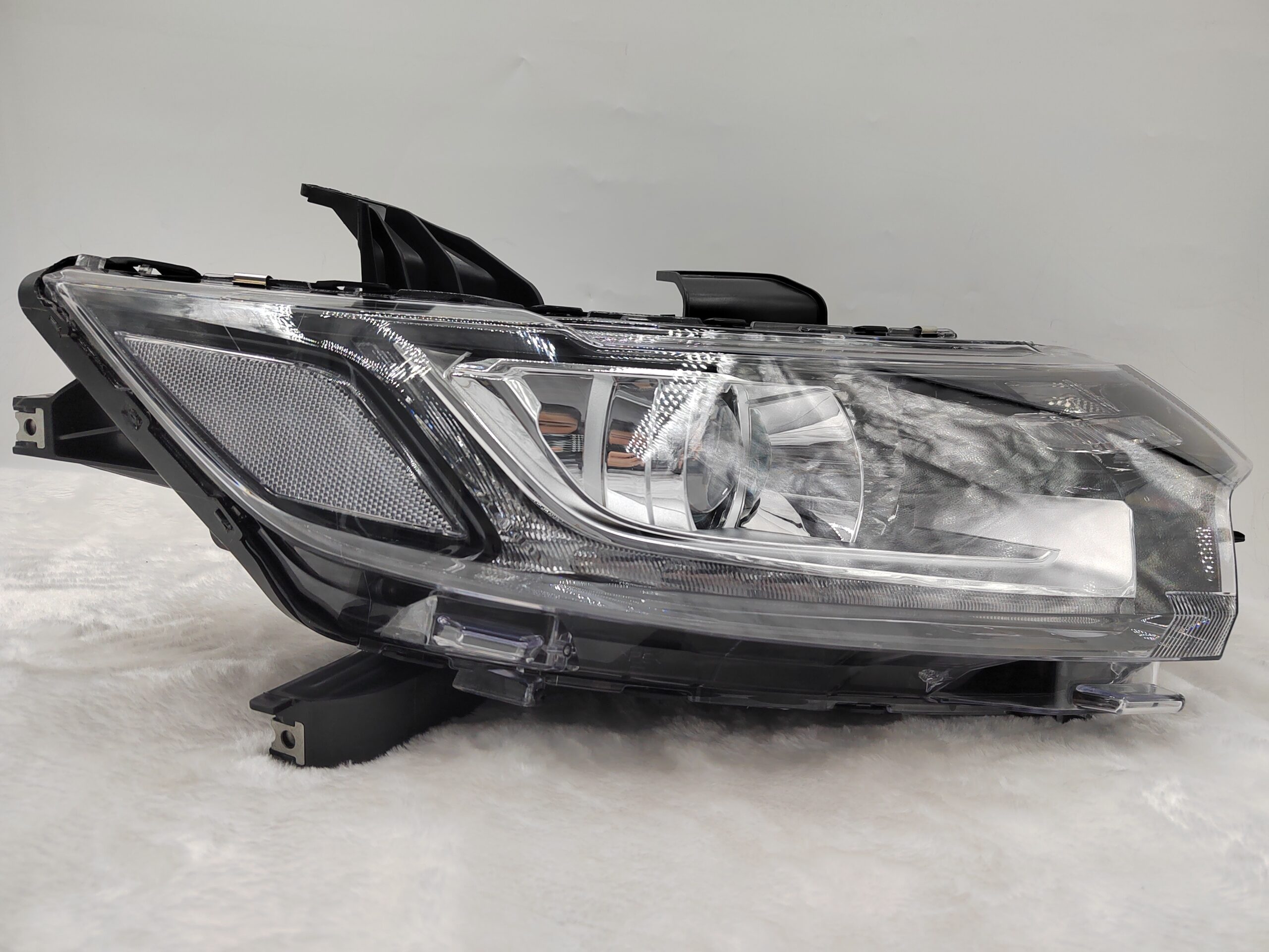 MITSUBISHI OUTLANDER 2016-2020 HALOGEN R.H.S HEADLIGHT ASSEMBLY