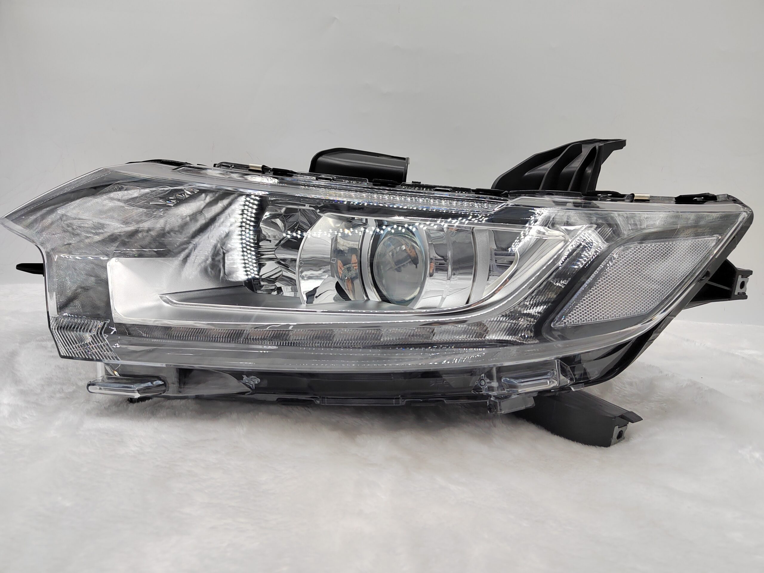MITSUBISHI OUTLANDER 2016-2020 HALOGEN L.H.S HEADLIGHT ASSEMBLY