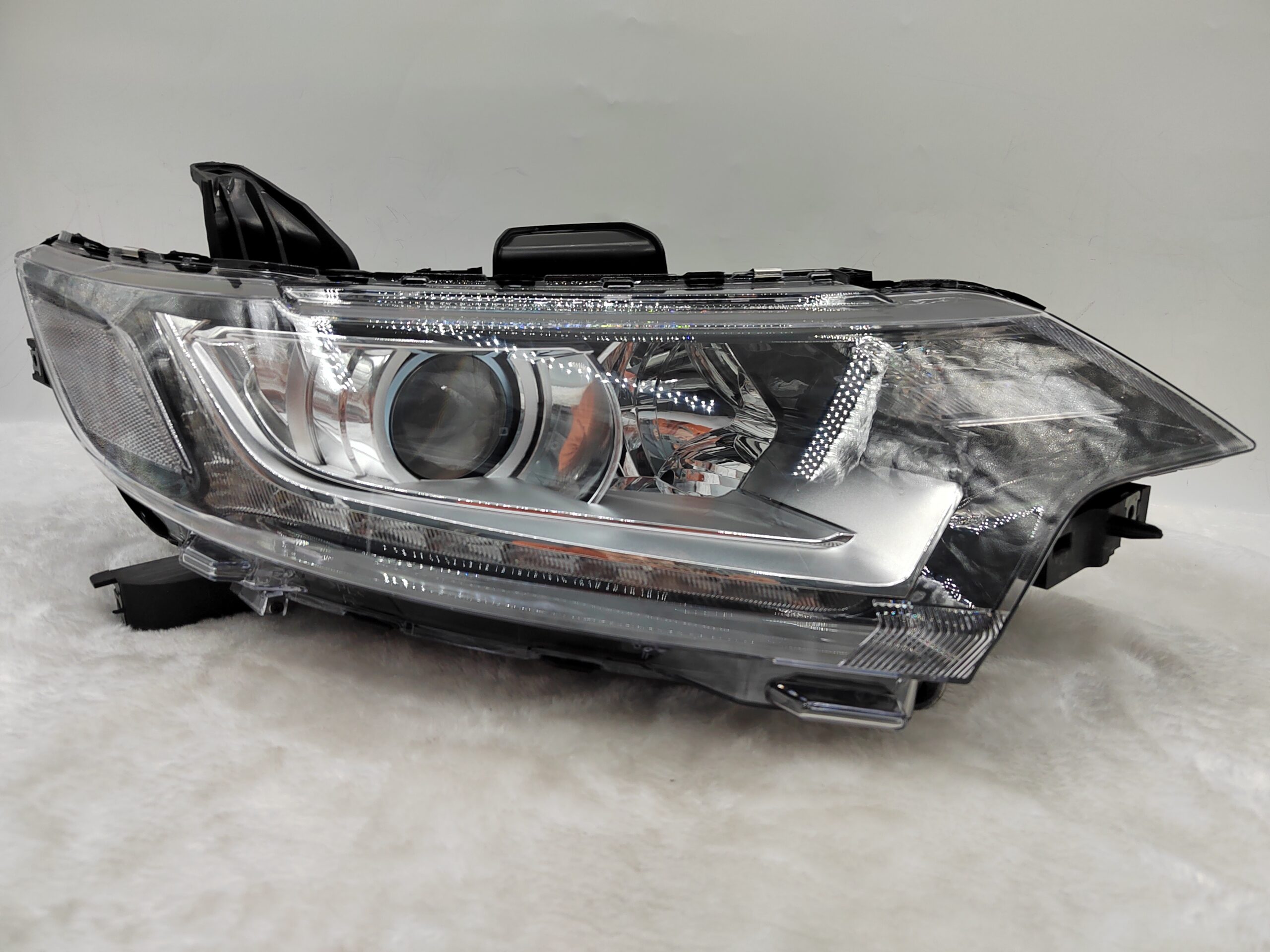 MITSUBISHI OUTLANDER 2016-2020 HALOGEN R.H.S HEADLIGHT ASSEMBLY