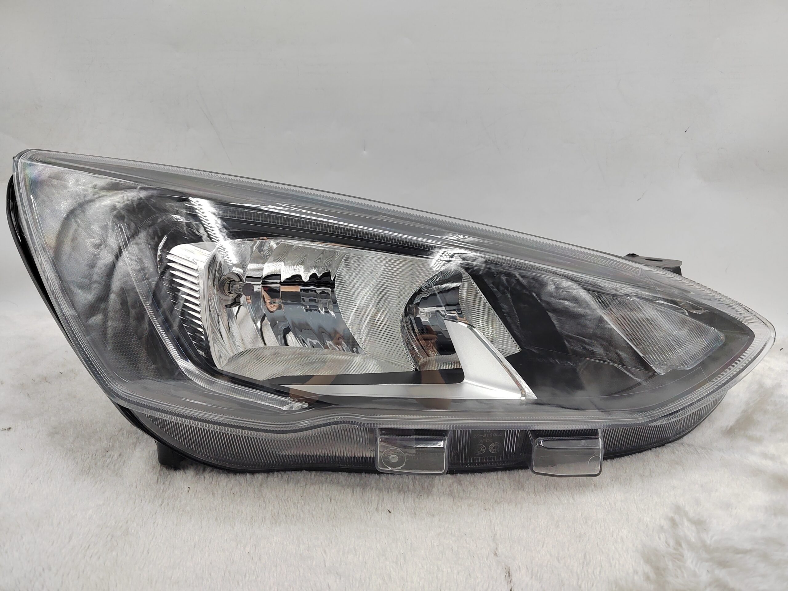 FORD FOCUS MK4 2019-2021 HALOGEN R.H.S HEADLIGHT ASSEMBLY