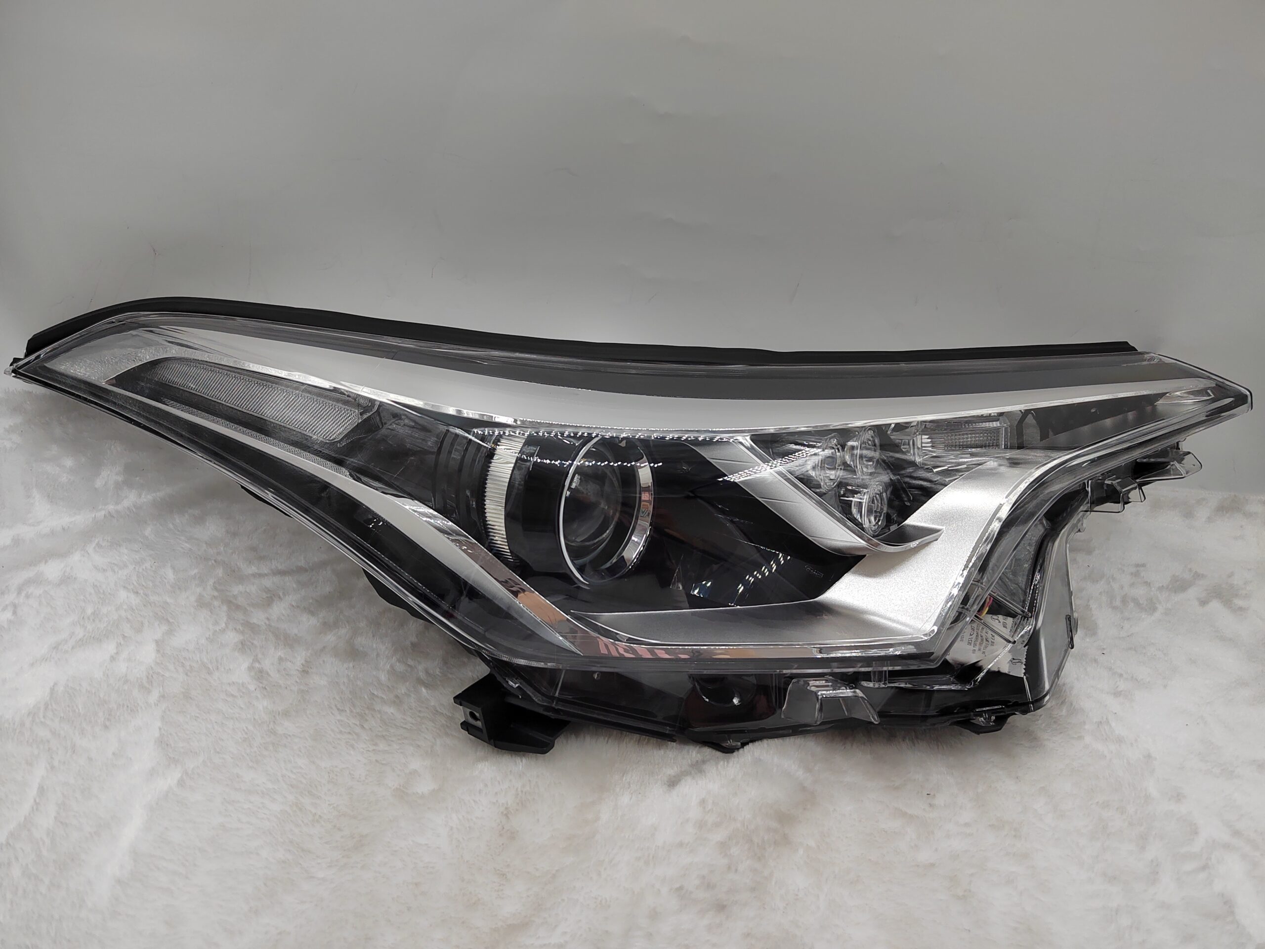 TOYOTA C-HR 2016-2019 HALOGEN R.H.S HEADLIGHT ASSEMBLY