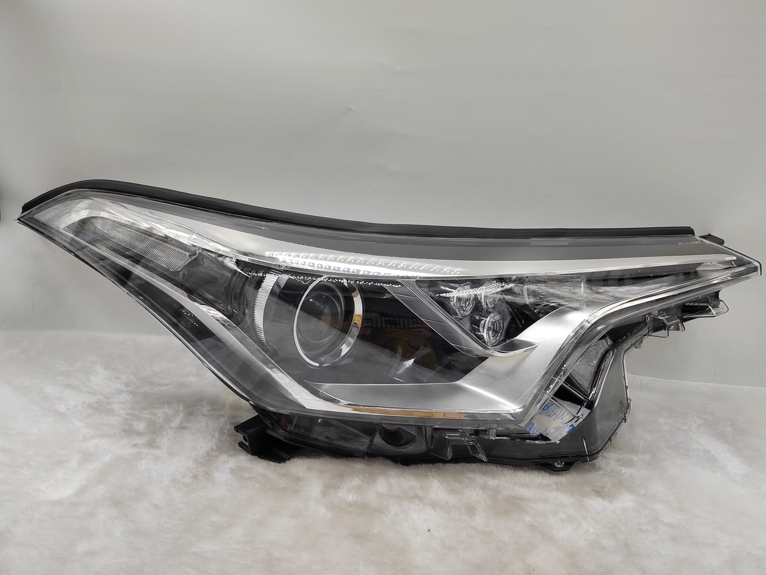 TOYOTA C-HR 2016-2019 HALOGEN R.H.S HEADLIGHT ASSEMBLY