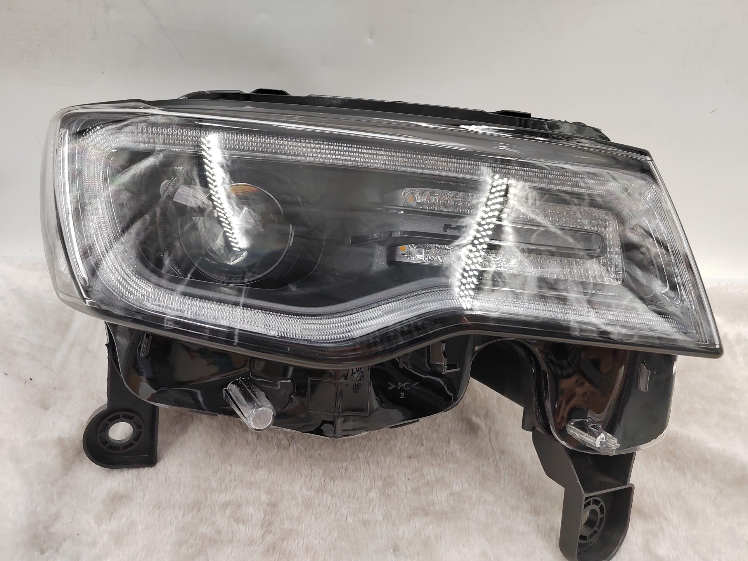 JEEP GRAND CHEROKEE 2014-2021 XENON R.H.S HEADLIGHT ASSEMBLY