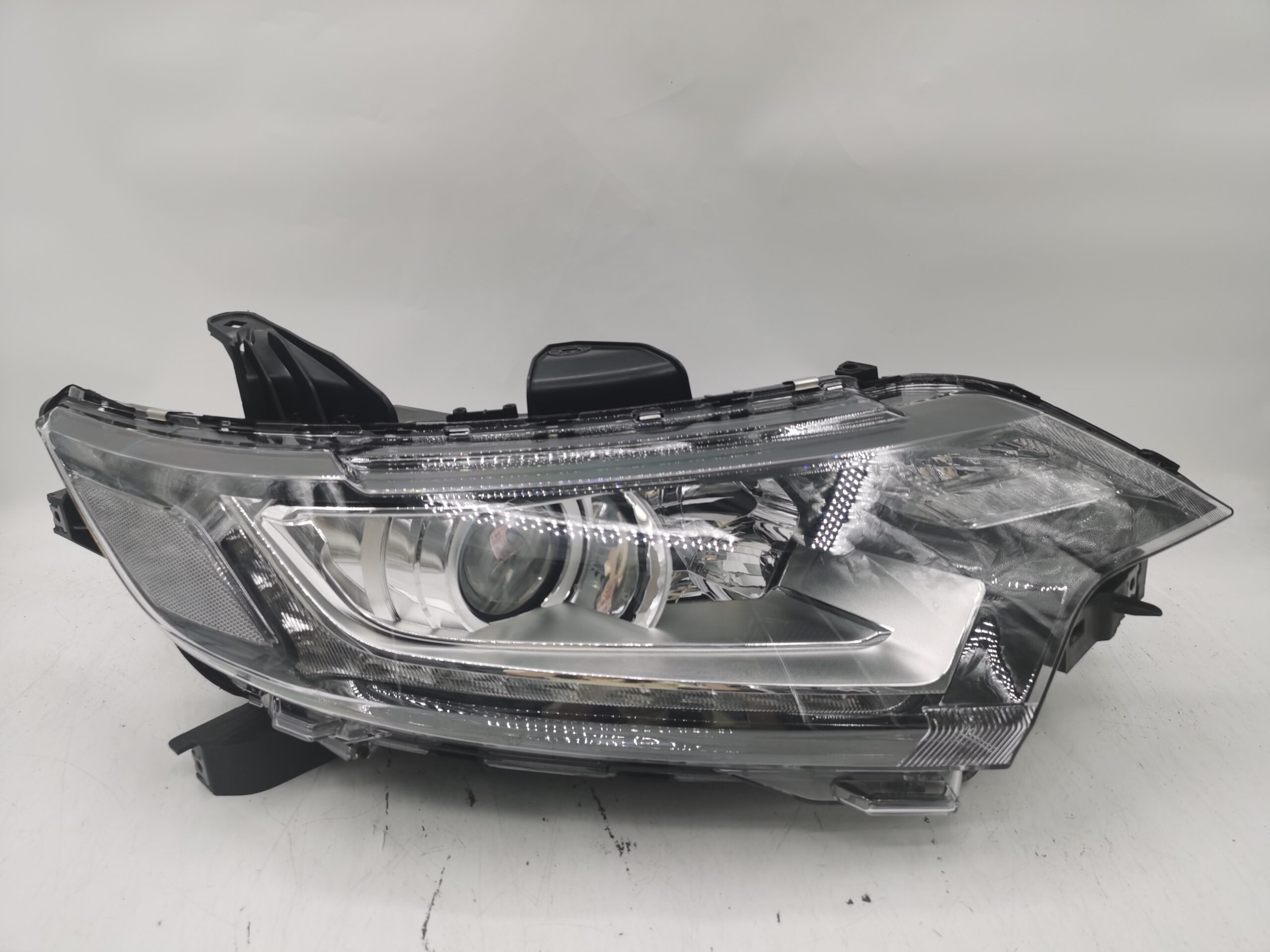 MITSUBISHI OUTLANDER 2016-2020 HALOGEN R.H.S HEADLIGHT ASSEMBLY