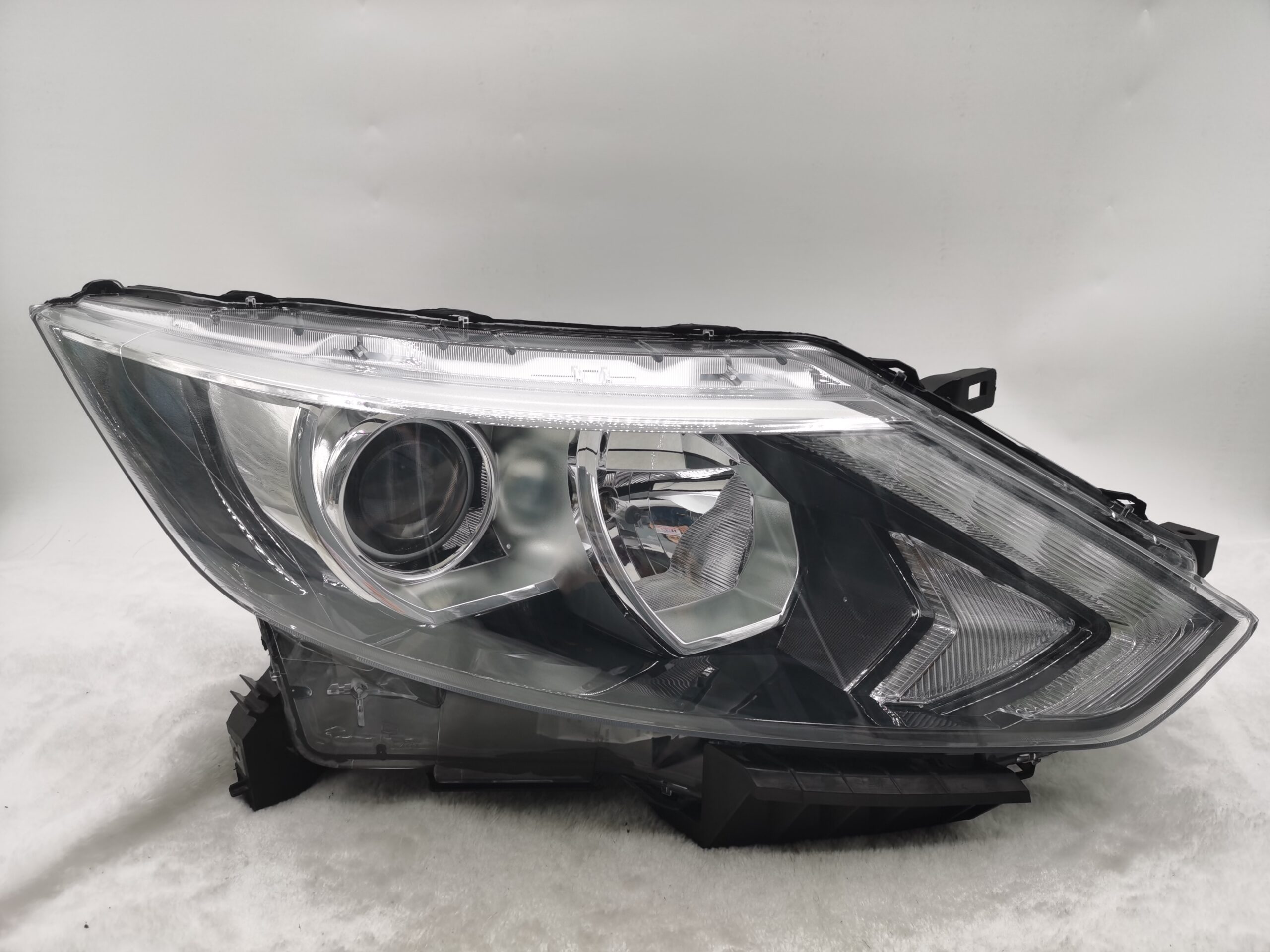NISSAN QASHQAI J11 2014-2016 HALOGEN R.H.S HEADLIGHT ASSEMBLY