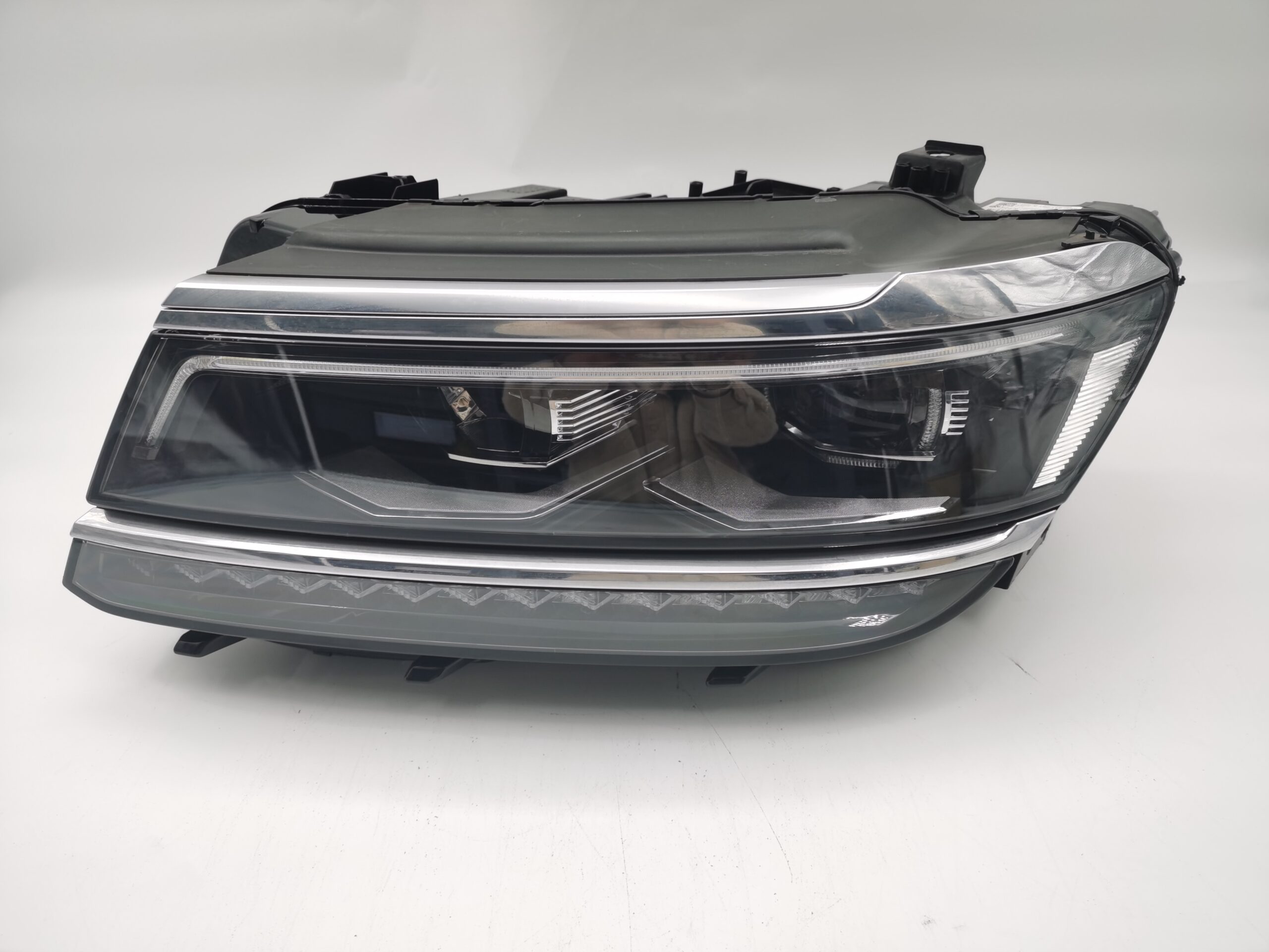 VOLKSWAGEN TIGUAN 2017-2020 LED L.H.S HEADLIGHT ASSEMBLY