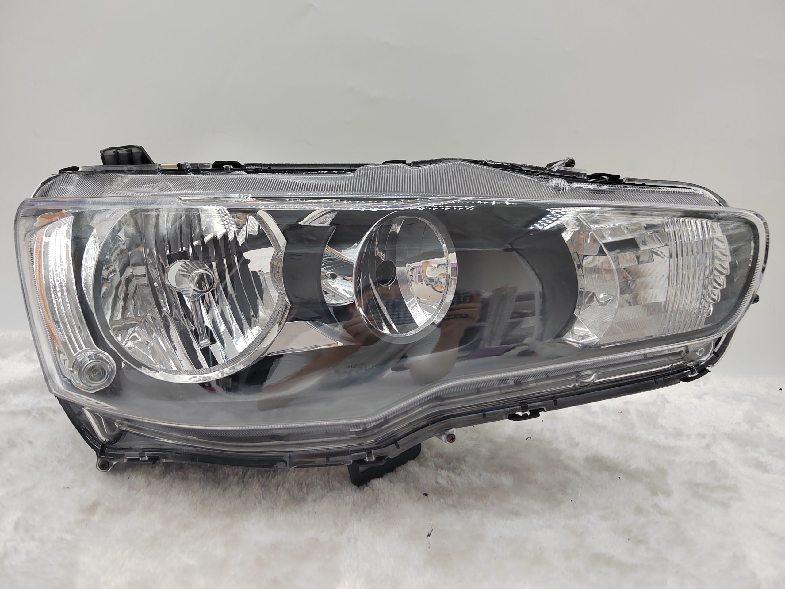 MITSUBISHI LANCER 2008-2018 HALOGEN R.H.S HEADLIGHT ASSEMBLY