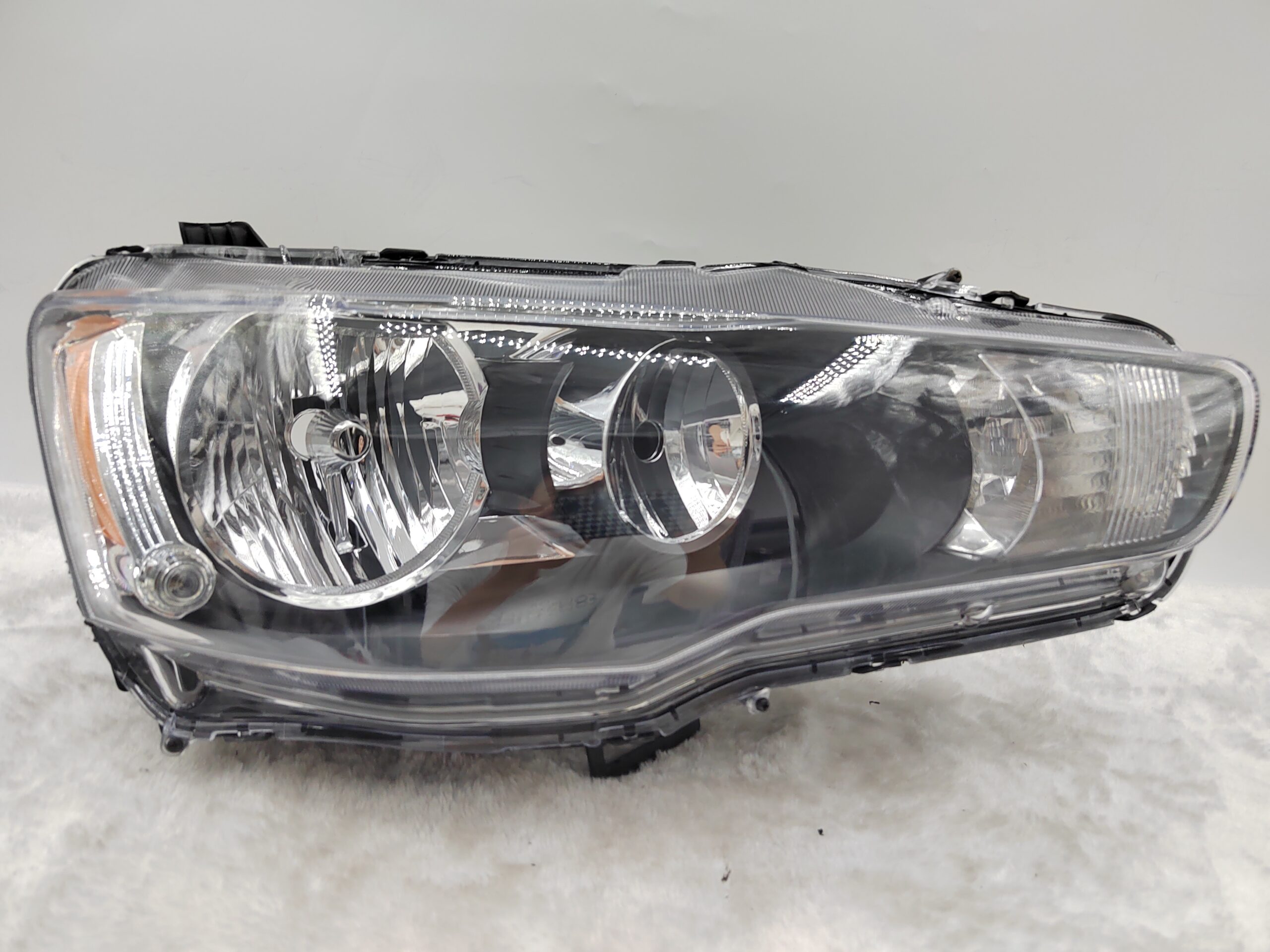 MITSUBISHI LANCER 2008-2018 HALOGEN R.H.S HEADLIGHT ASSEMBLY