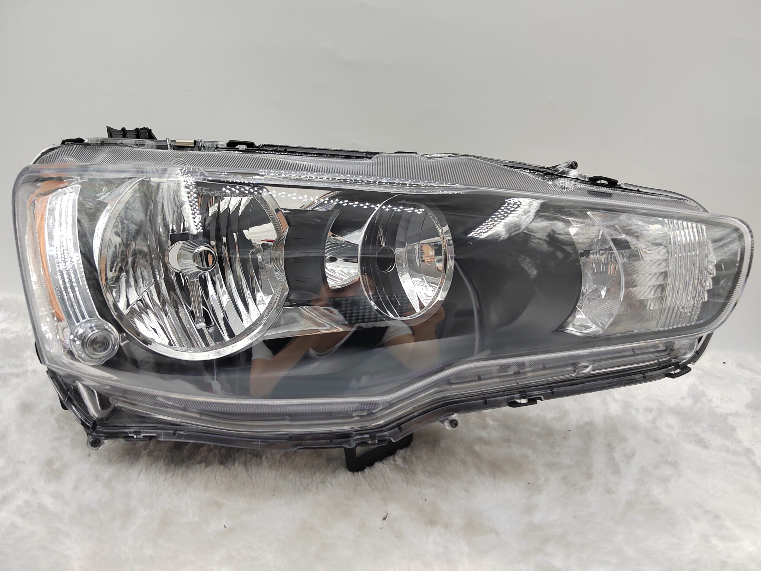 MITSUBISHI LANCER 2008-2018 HALOGEN R.H.S HEADLIGHT ASSEMBLY