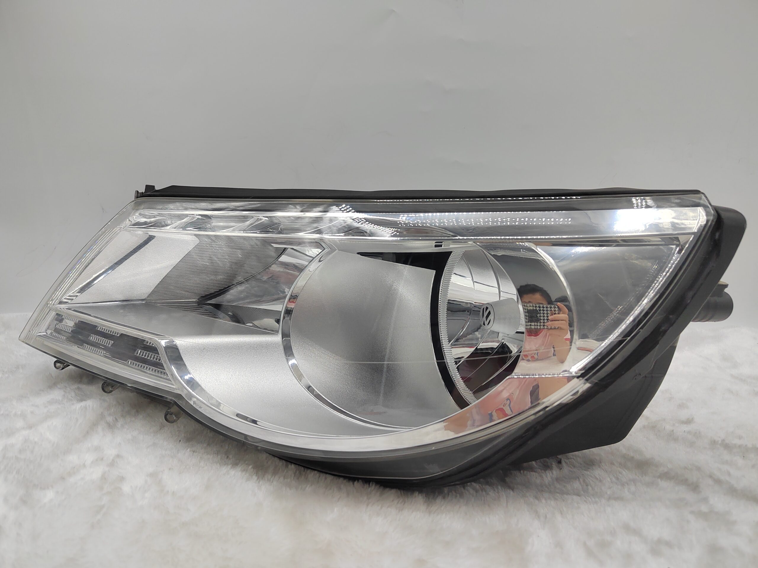 VOLKSWAGEN TIGUAN 2007-2011 HALOGEN L.H.S HEADLIGHT ASSEMBLY