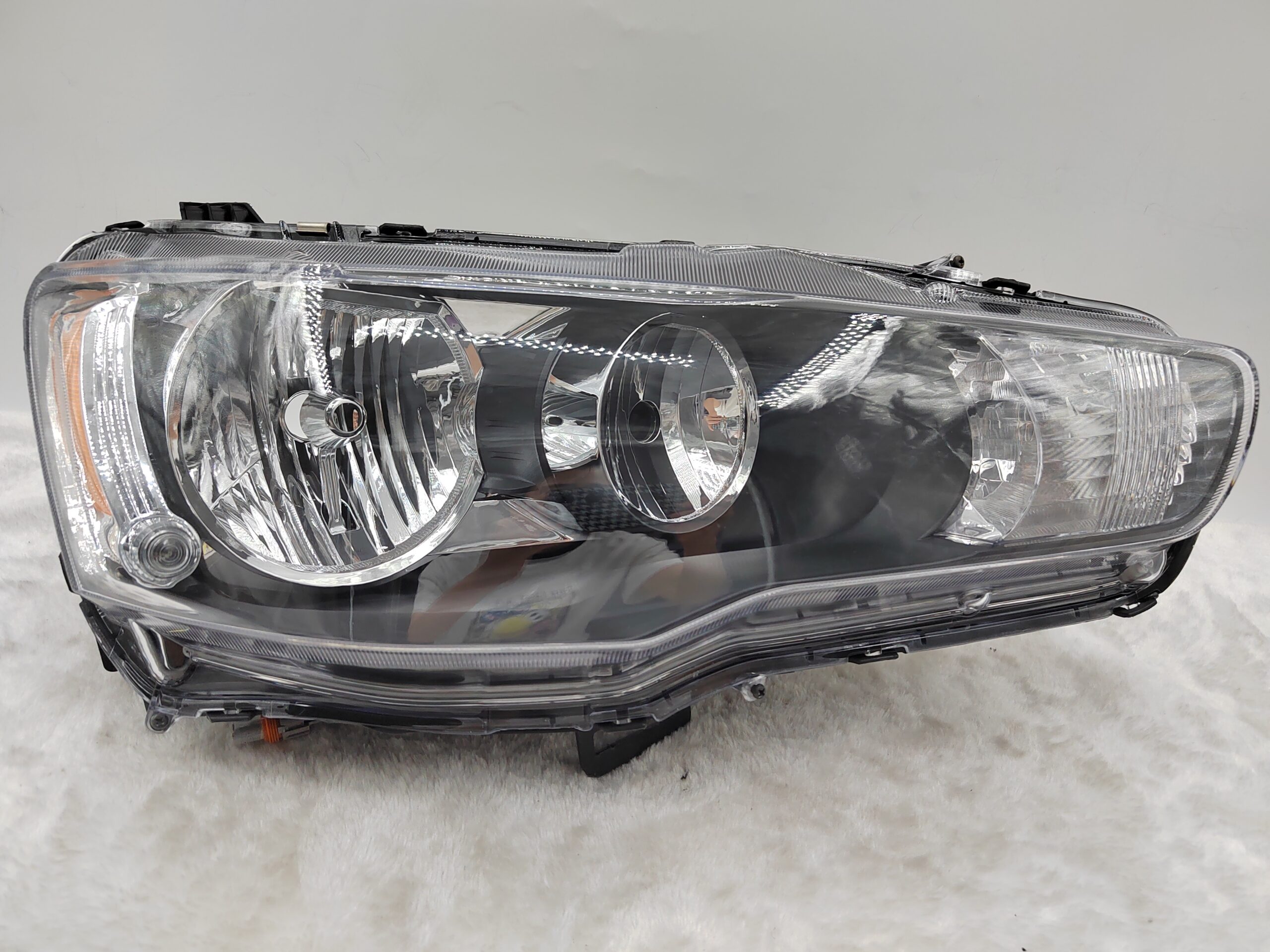 MITSUBISHI LANCER 2008-2018 HALOGEN R.H.S HEADLIGHT ASSEMBLY