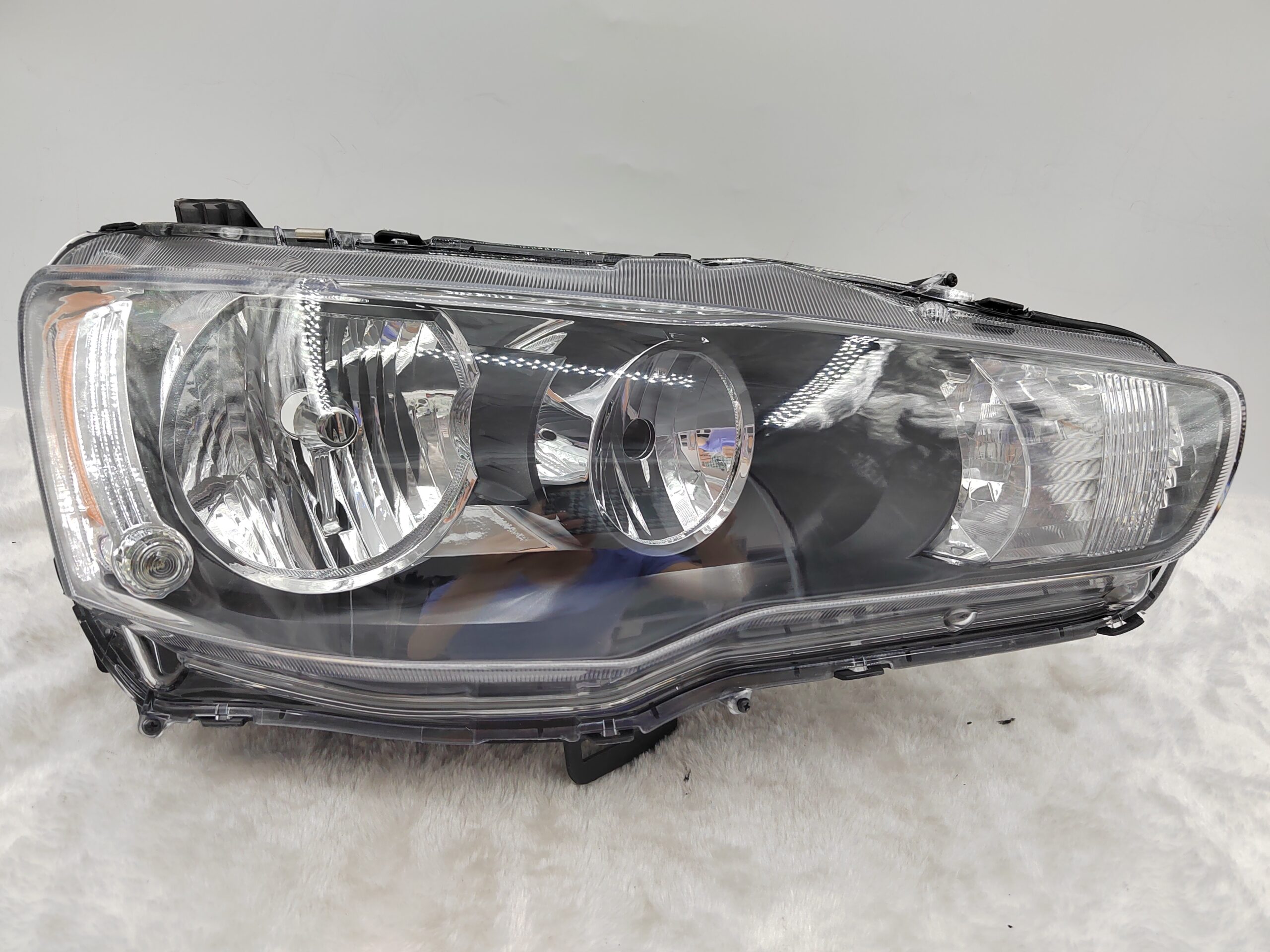MITSUBISHI LANCER 2008-2018 HALOGEN R.H.S HEADLIGHT ASSEMBLY