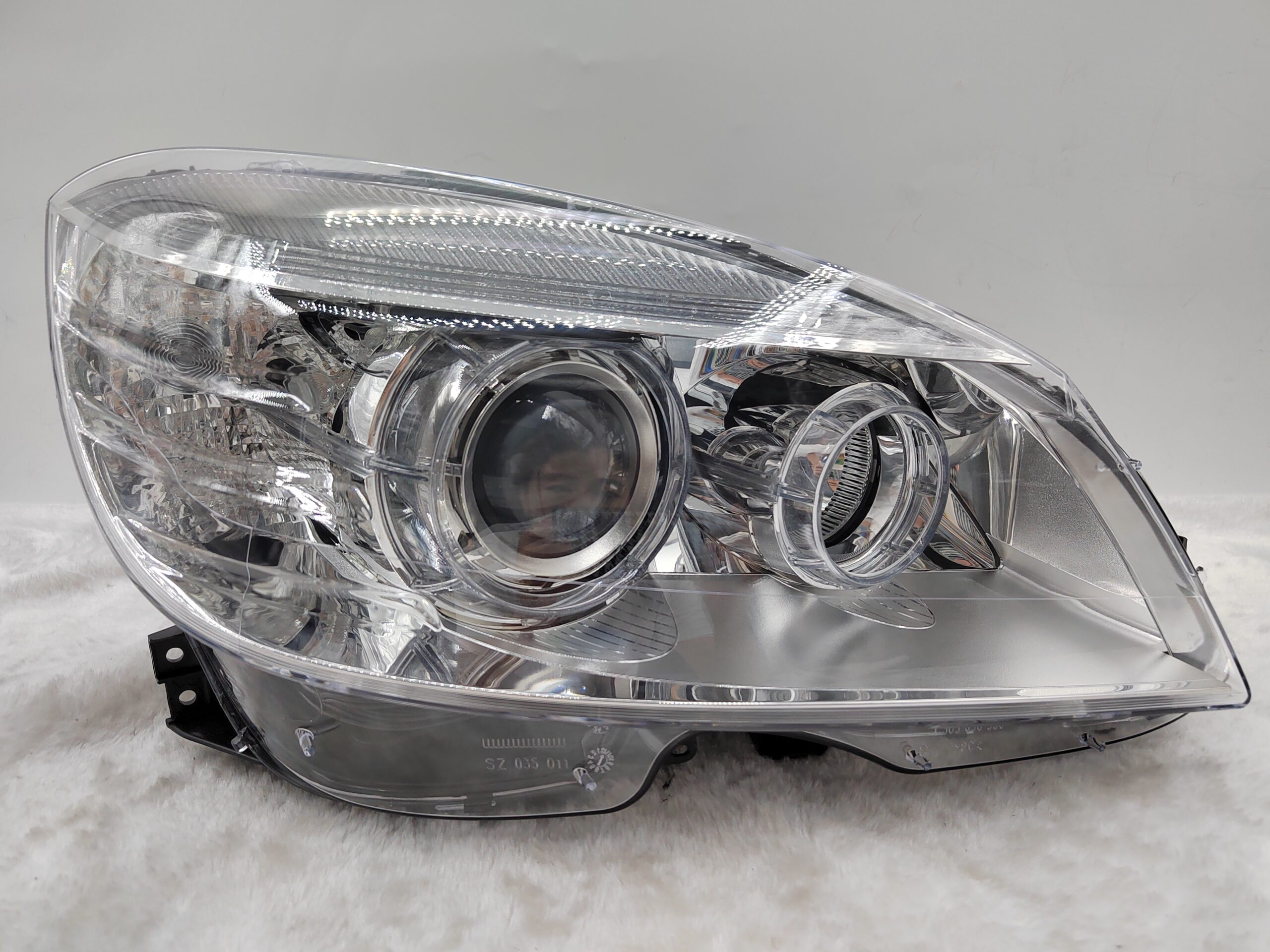 MERCEDES-BENZ C-CLASS W204 2007-2011 XENON R.H.S HEADLIGHT ASSEMBLY
