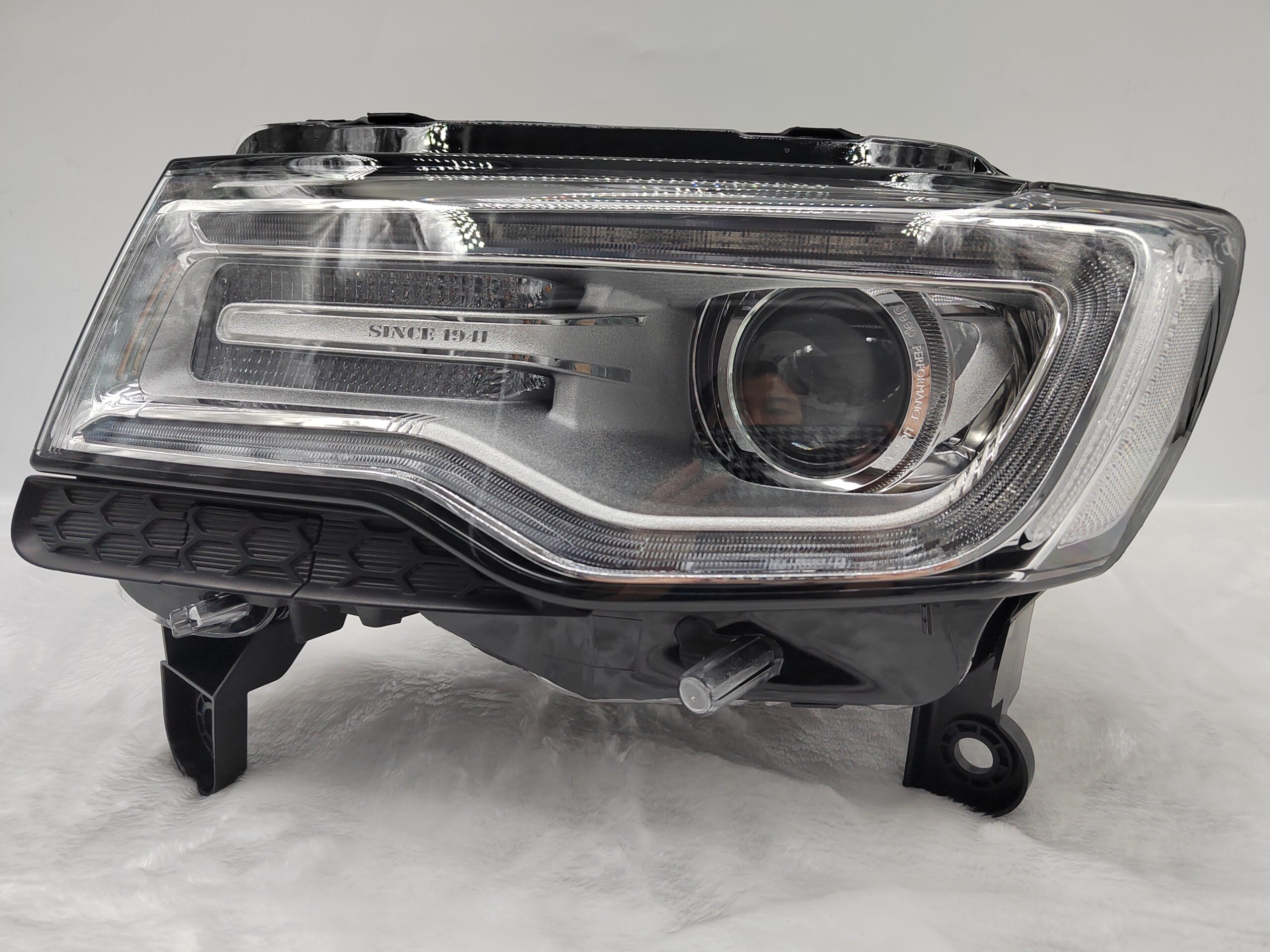 Passenger Right Side Headlight Bracket For Jeep Grand Cherokee 2014-2021 | Radiator Support Mount – Direct Replacement ABS