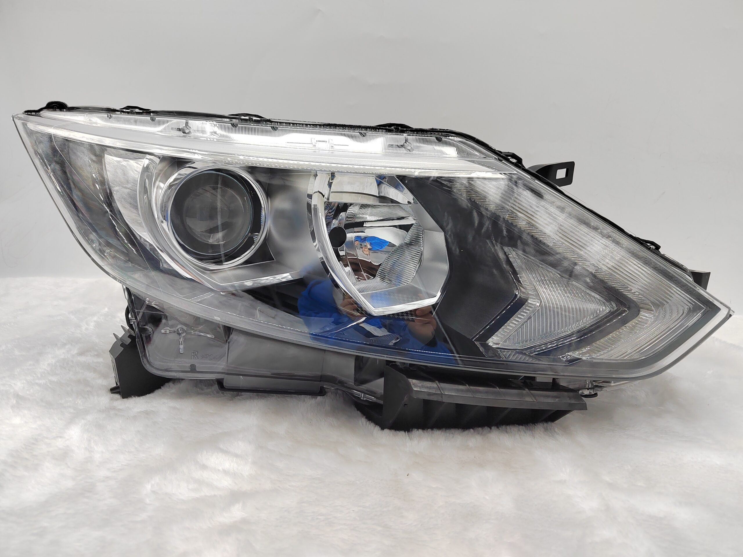 NISSAN QASHQAI J11 2014-2016 HALOGEN R.H.S HEADLIGHT ASSEMBLY
