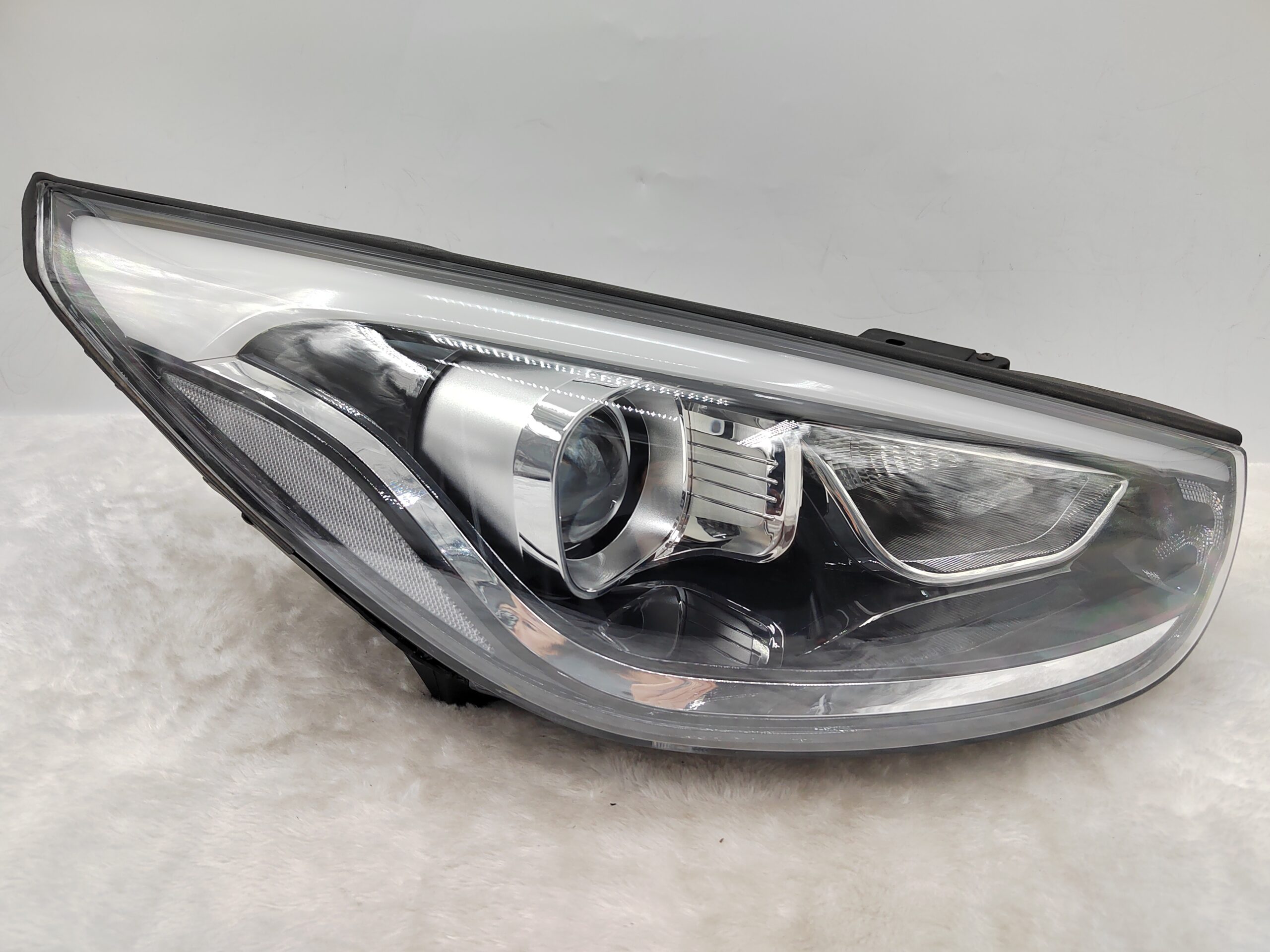 HYUNDAI IX35 SE 2013-2015 HALOGEN R.H.S HEADLIGHT ASSEMBLY