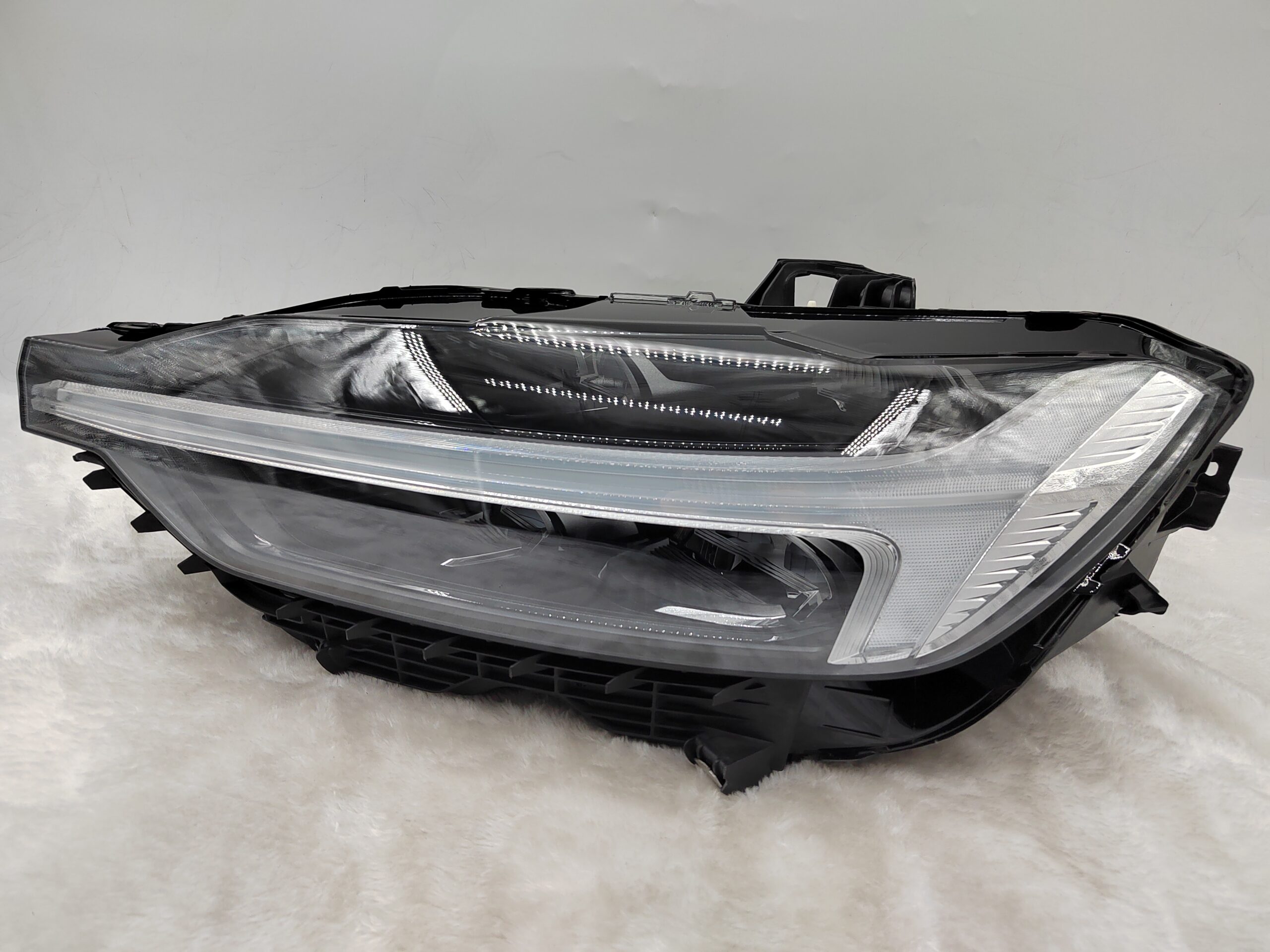 VOLVO XC60 D4 2018-2023 LED L.H.S HEADLIGHT ASSEMBLY