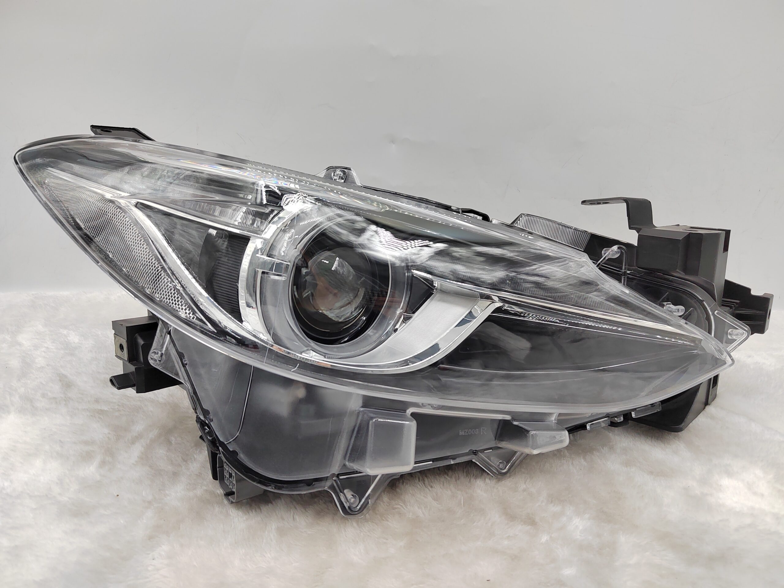 MAZDA 3 2014-2016 XENON LED R.H.S HEADLIGHT ASSEMBLY