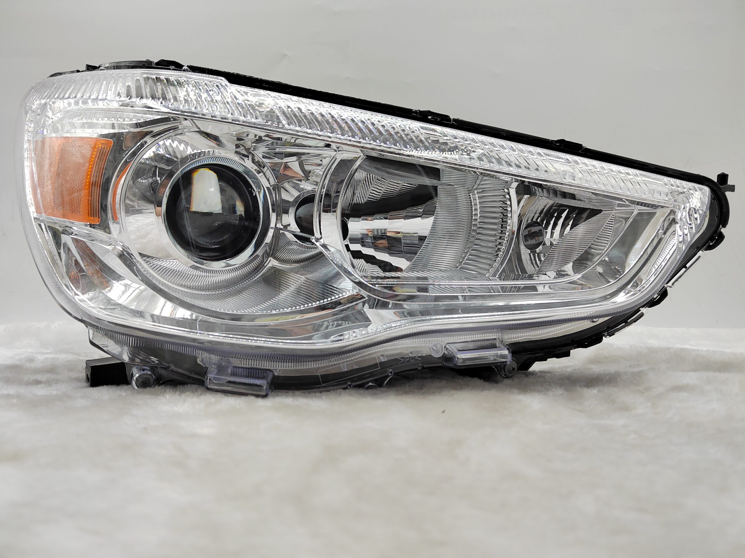 MITSUBISHI ASX 2010-2018 HALOGEN R.H.S HEADLIGHT ASSEMBLY