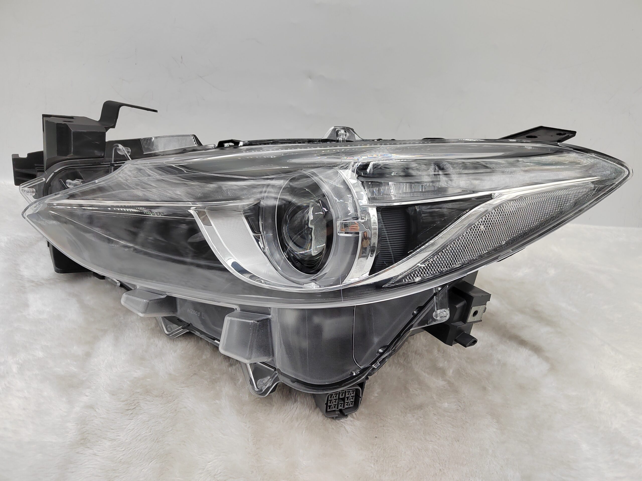 MAZDA 3 2014-2016 XENON LED L.H.S HEADLIGHT ASSEMBLY
