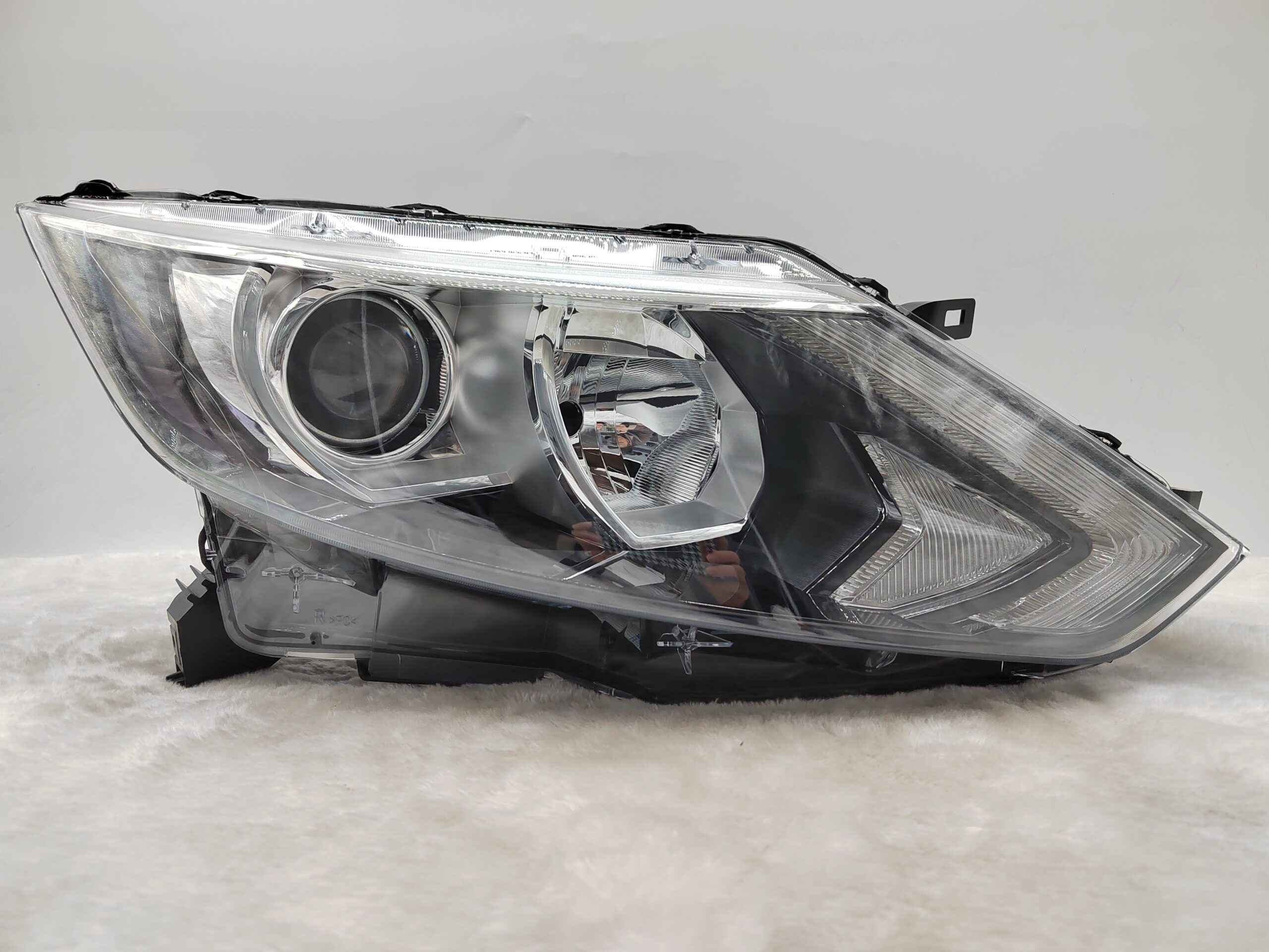 NISSAN QASHQAI J11 2014-2016 HALOGEN R.H.S HEADLIGHT ASSEMBLY