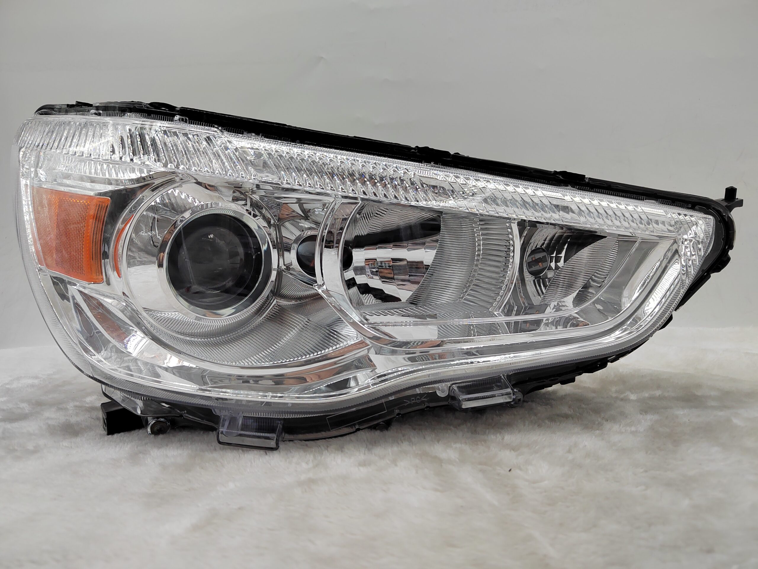 MITSUBISHI ASX 2010-2018 HALOGEN R.H.S HEADLIGHT ASSEMBLY