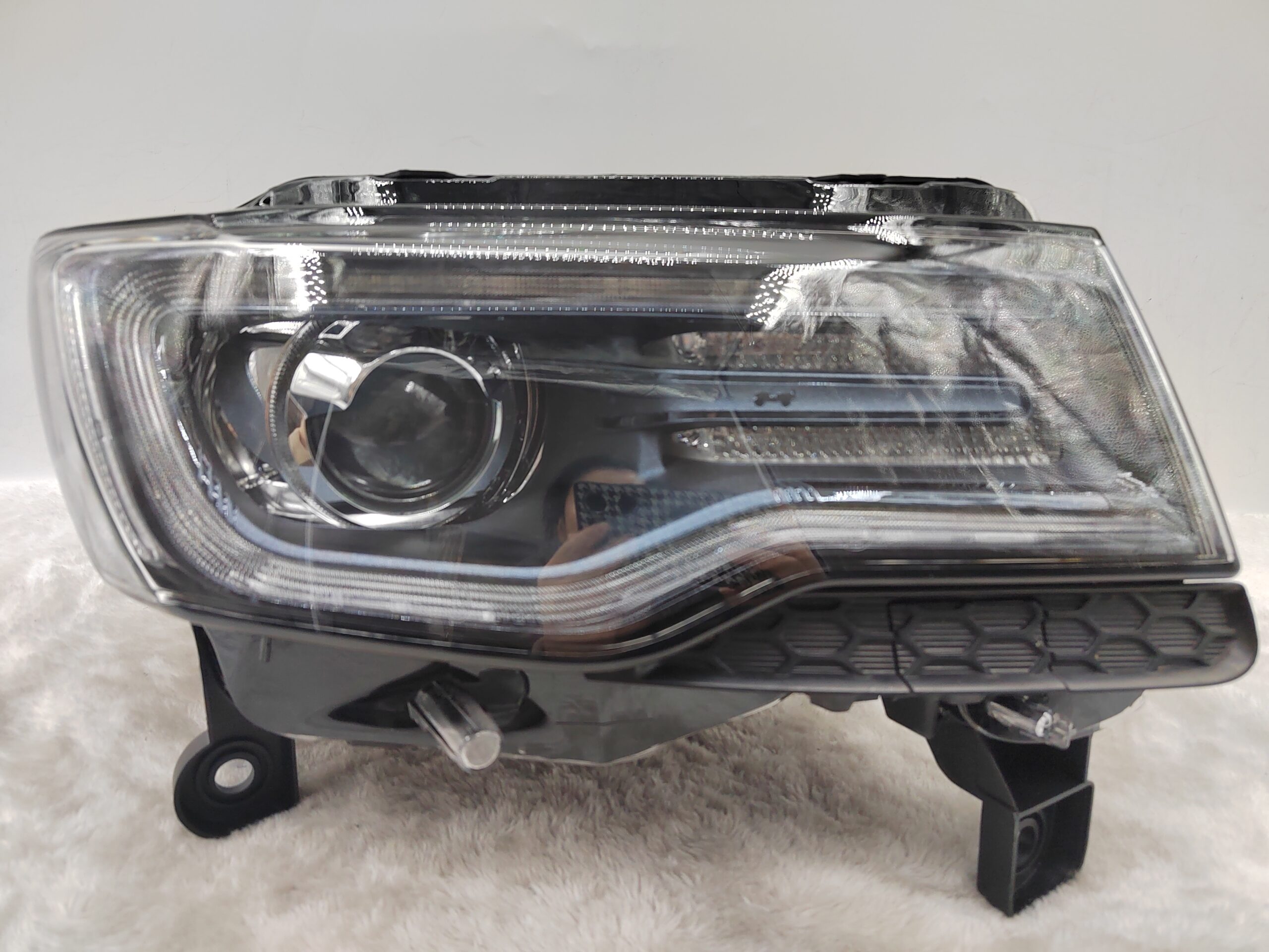 JEEP GRAND CHEROKEE 2014-2021 XENON R.H.S HEADLIGHT ASSEMBLY