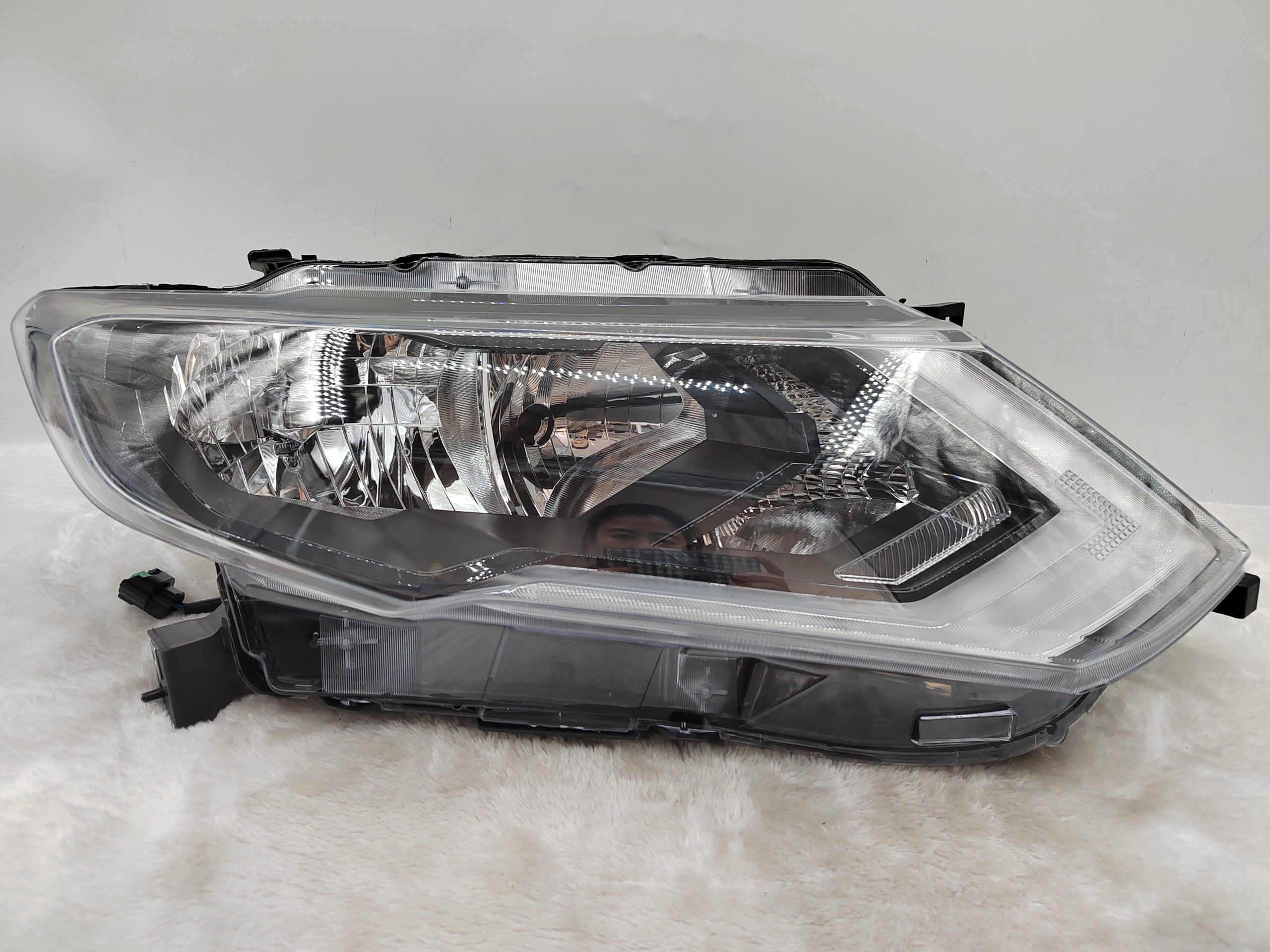 NISSAN X-TRAIL T32 2017-2019 HALOGEN R.H.S HEADLIGHT ASSEMBLY