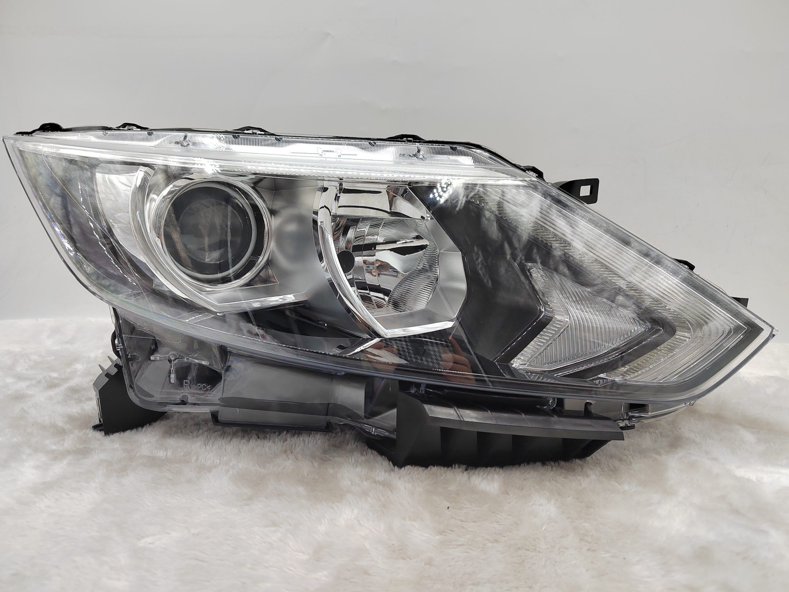 NISSAN QASHQAI J11 2014-2016 HALOGEN R.H.S HEADLIGHT ASSEMBLY