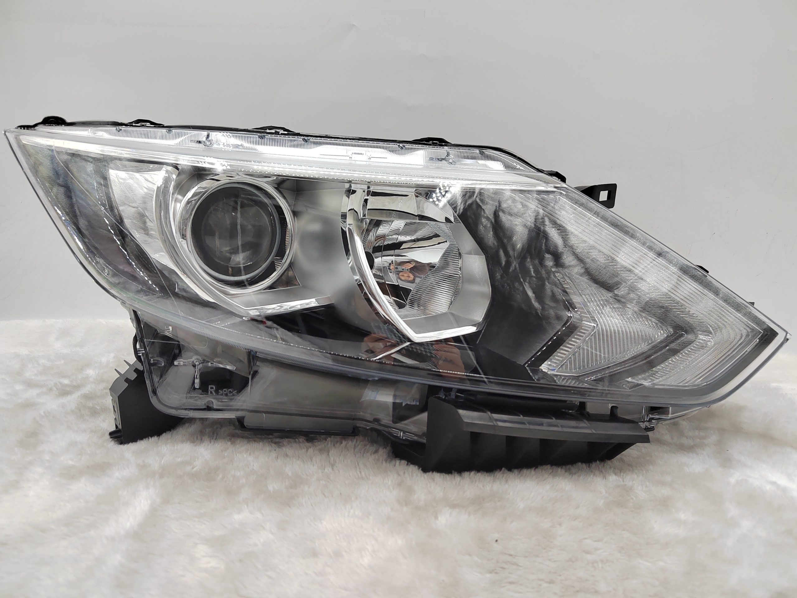 NISSAN QASHQAI J11 2014-2016 HALOGEN R.H.S HEADLIGHT ASSEMBLY