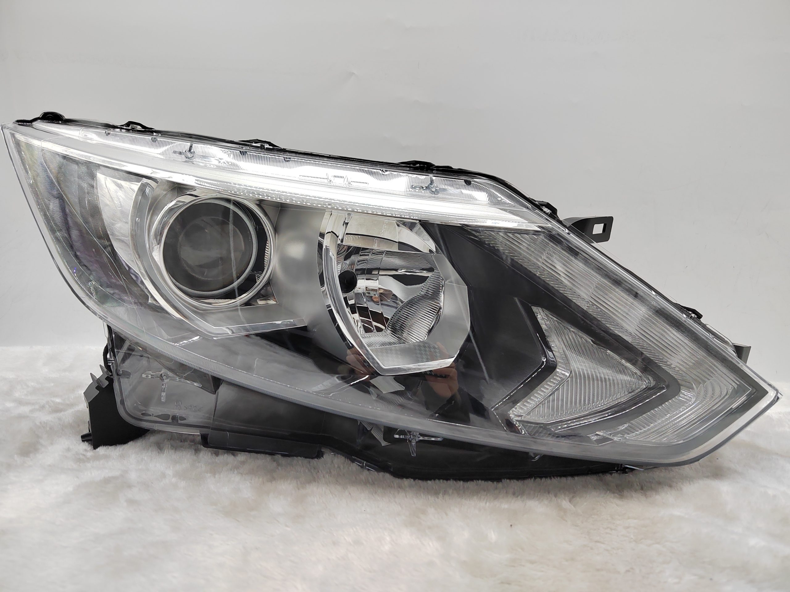 NISSAN QASHQAI J11 2014-2016 HALOGEN R.H.S HEADLIGHT ASSEMBLY