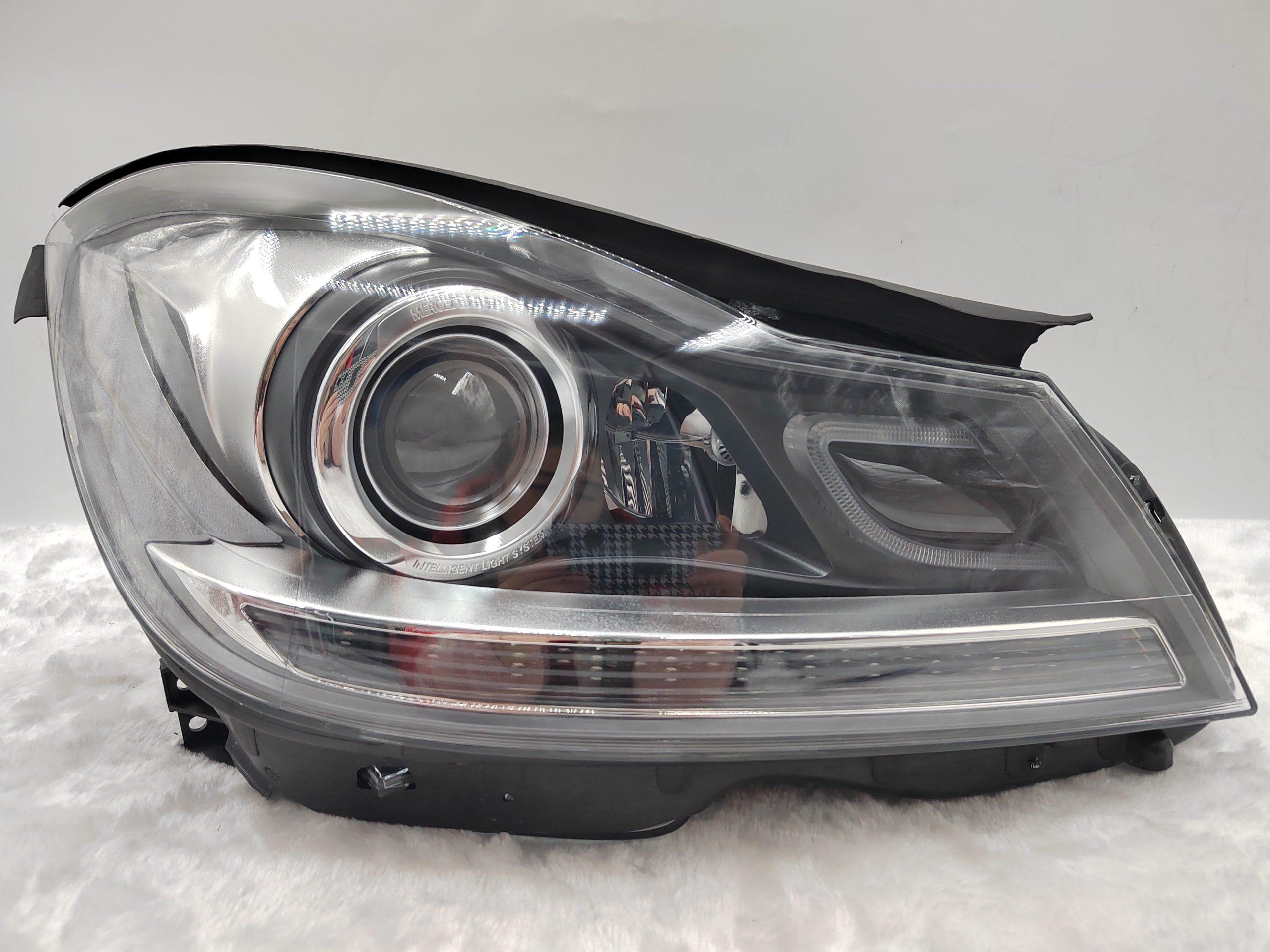 MERCEDES-BENZ C-CLASS W204 2012-2013 XENON R.H.S HEADLIGHT ASSEMBLY