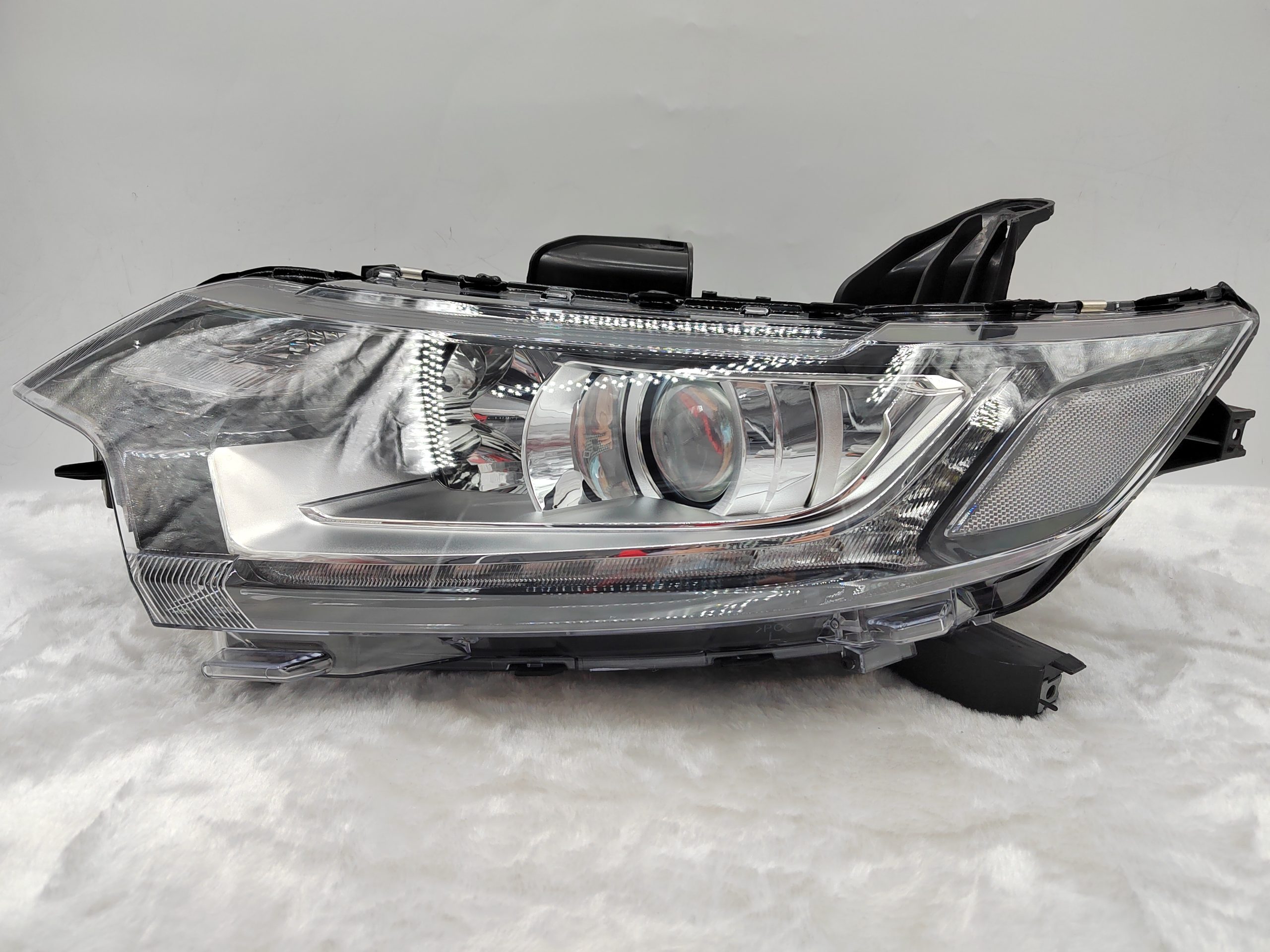 MITSUBISHI OUTLANDER 2016-2020 HALOGEN L.H.S HEADLIGHT ASSEMBLY